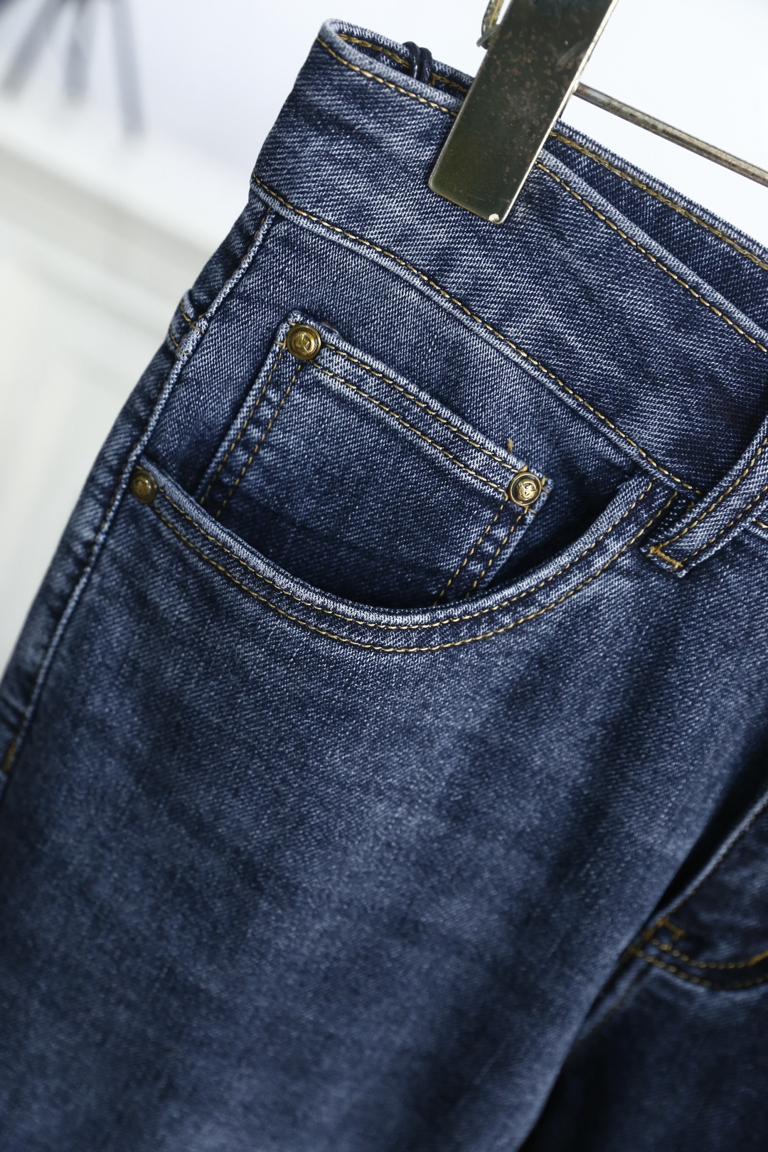 🔥古驰/Gu*ci.2026春季新款🆕时尚男士原单高端蓝色牛仔裤！奢华经典品牌LOGO配饰 身穿着非常舒