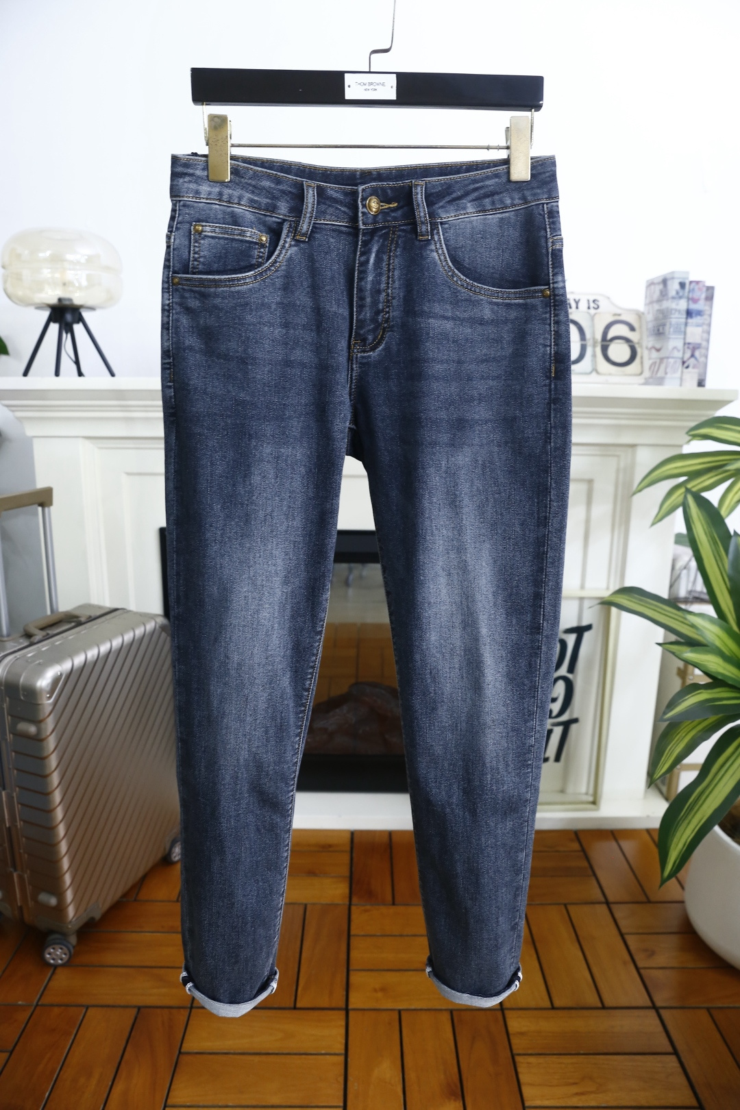 🔥古驰/Gu*ci.2026春季新款🆕时尚男士原单高端蓝色牛仔裤！奢华经典品牌LOGO配饰 身穿着非常舒