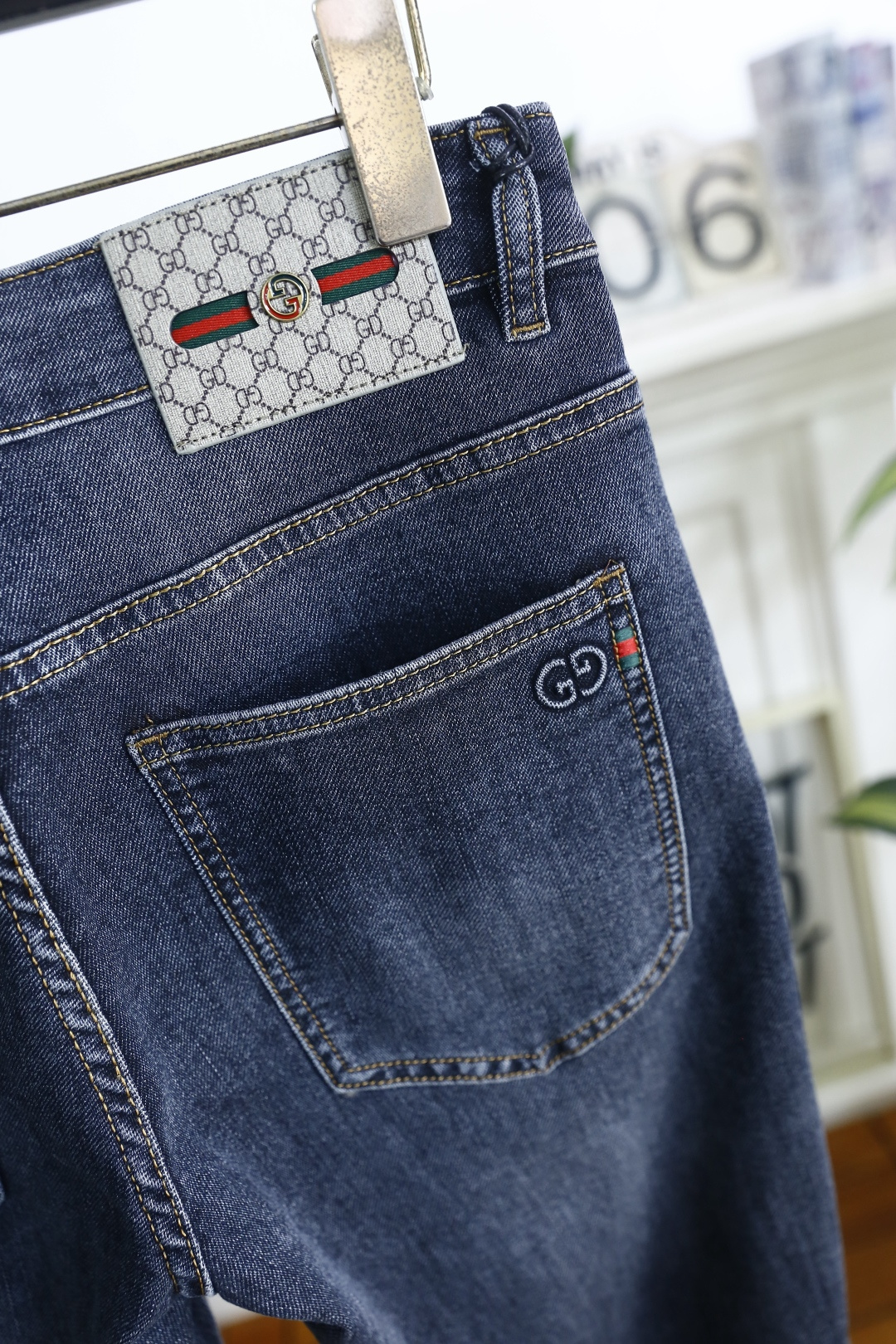 🔥古驰/Gu*ci.2026春季新款🆕时尚男士原单高端蓝色牛仔裤！奢华经典品牌LOGO配饰 身穿着非常舒