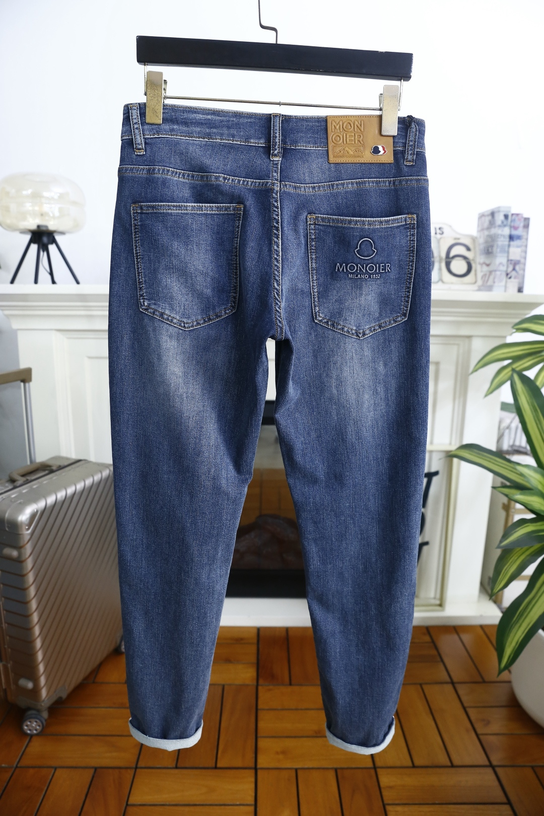 🔥蒙口.2026春季新款🆕时尚男士原单高端蓝色牛仔裤！奢华经典品牌LOGO配饰 身穿着非常舒适 低调不失