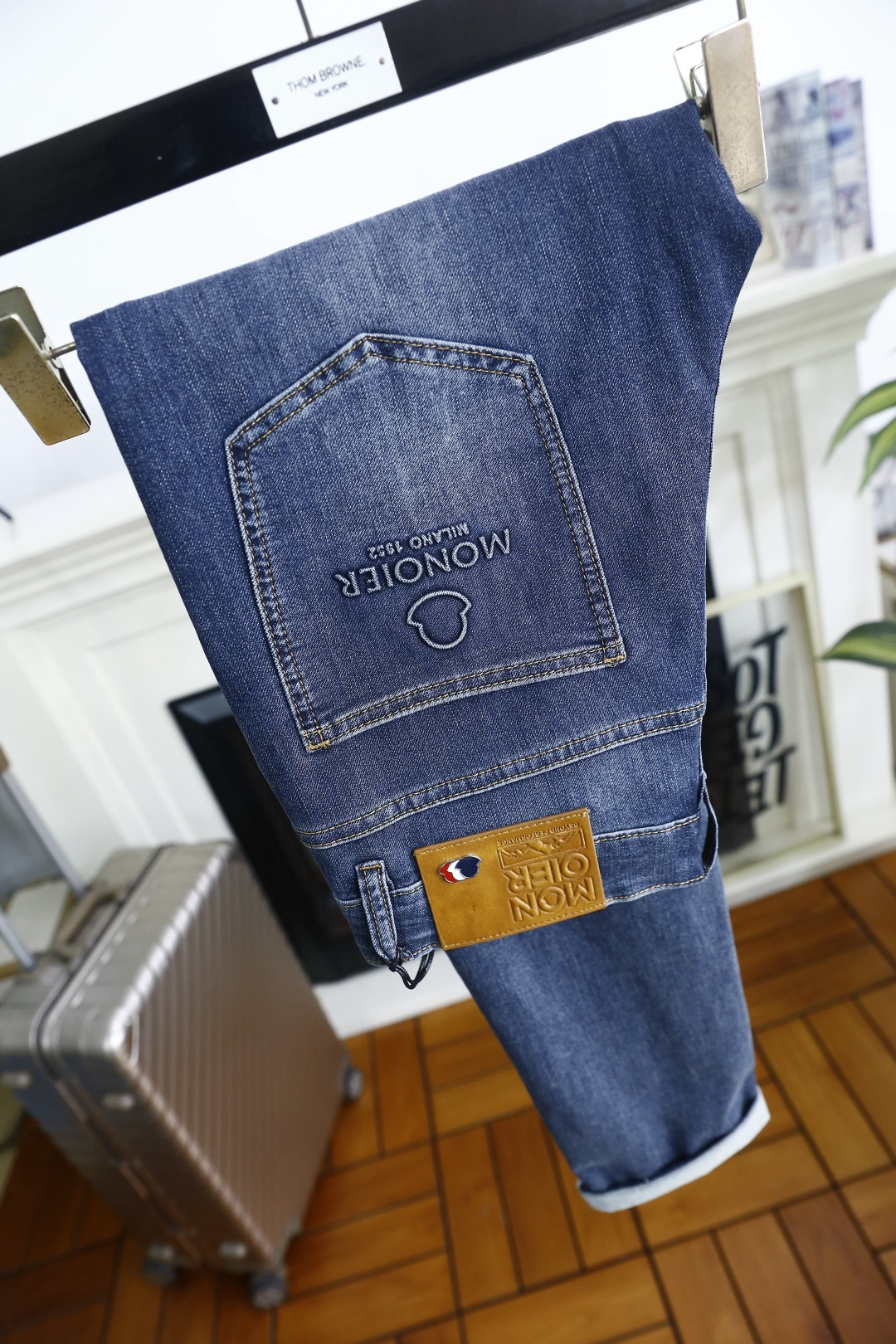 🔥蒙口.2026春季新款🆕时尚男士原单高端蓝色牛仔裤！奢华经典品牌LOGO配饰 身穿着非常舒适 低调不失