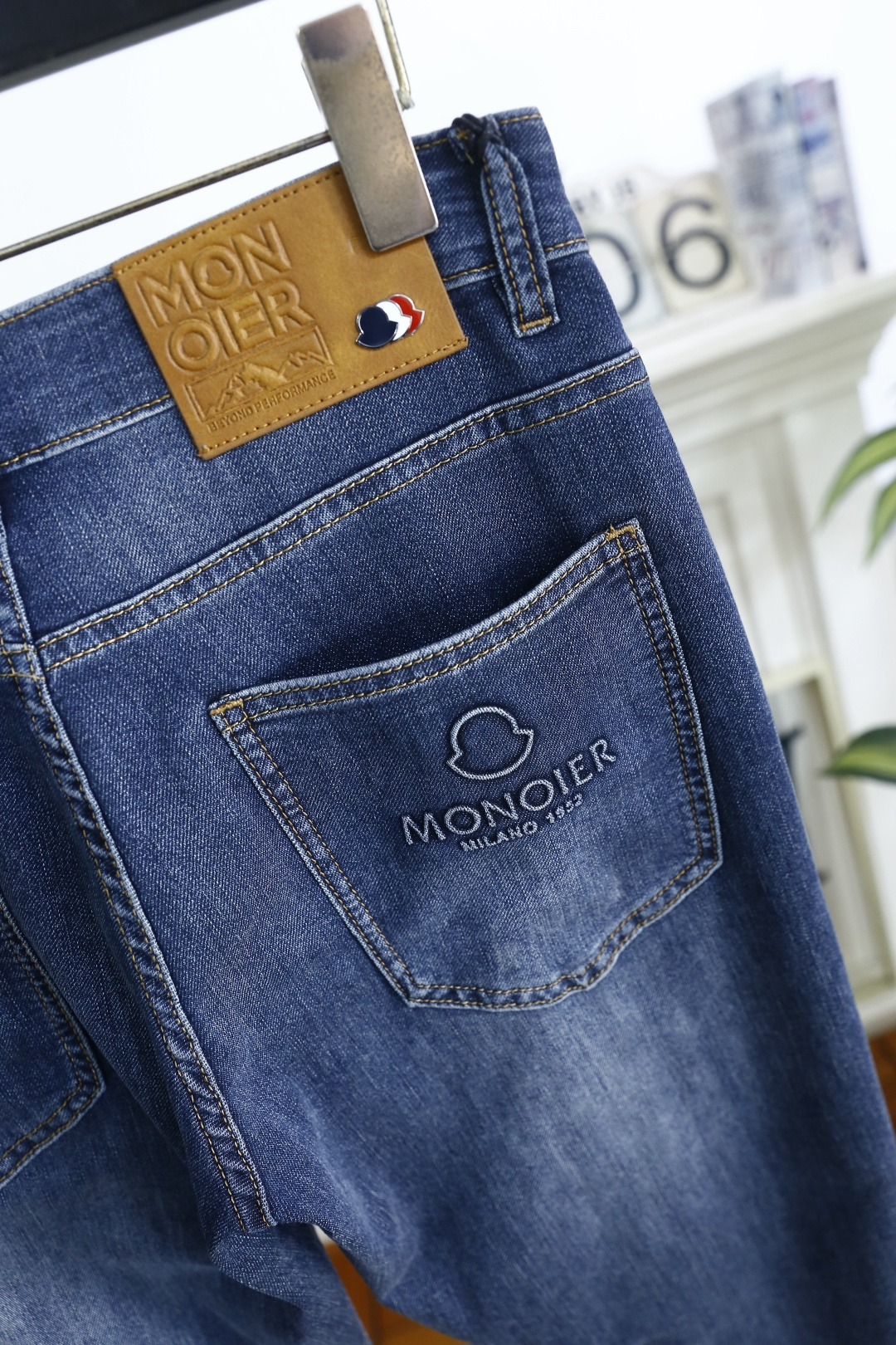 🔥蒙口.2026春季新款🆕时尚男士原单高端蓝色牛仔裤！奢华经典品牌LOGO配饰 身穿着非常舒适 低调不失