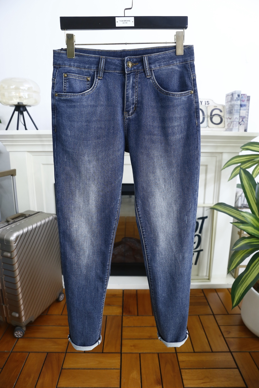 🔥蒙口.2026春季新款🆕时尚男士原单高端蓝色牛仔裤！奢华经典品牌LOGO配饰 身穿着非常舒适 低调不失