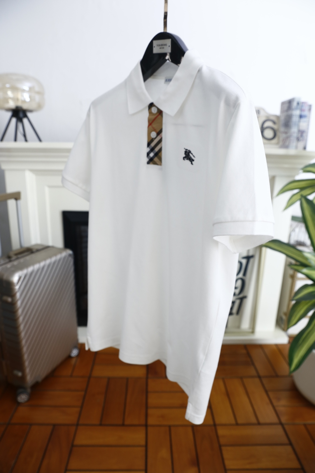 🔥巴宝丽/Burb*rry.2026夏季新品！时尚百搭男士Polo衫承袭经典英伦格调，胸前饰标志性马术骑