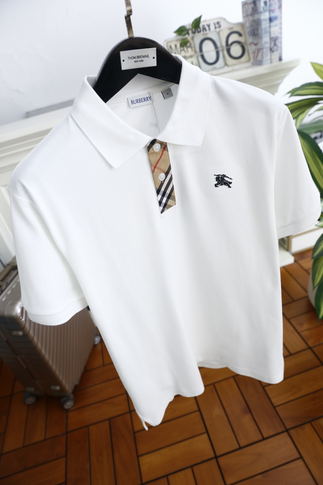 🔥巴宝丽/Burb*rry.2026夏季新品！时尚百搭男士Polo衫承袭经典英伦格调，胸前饰标志性马术骑