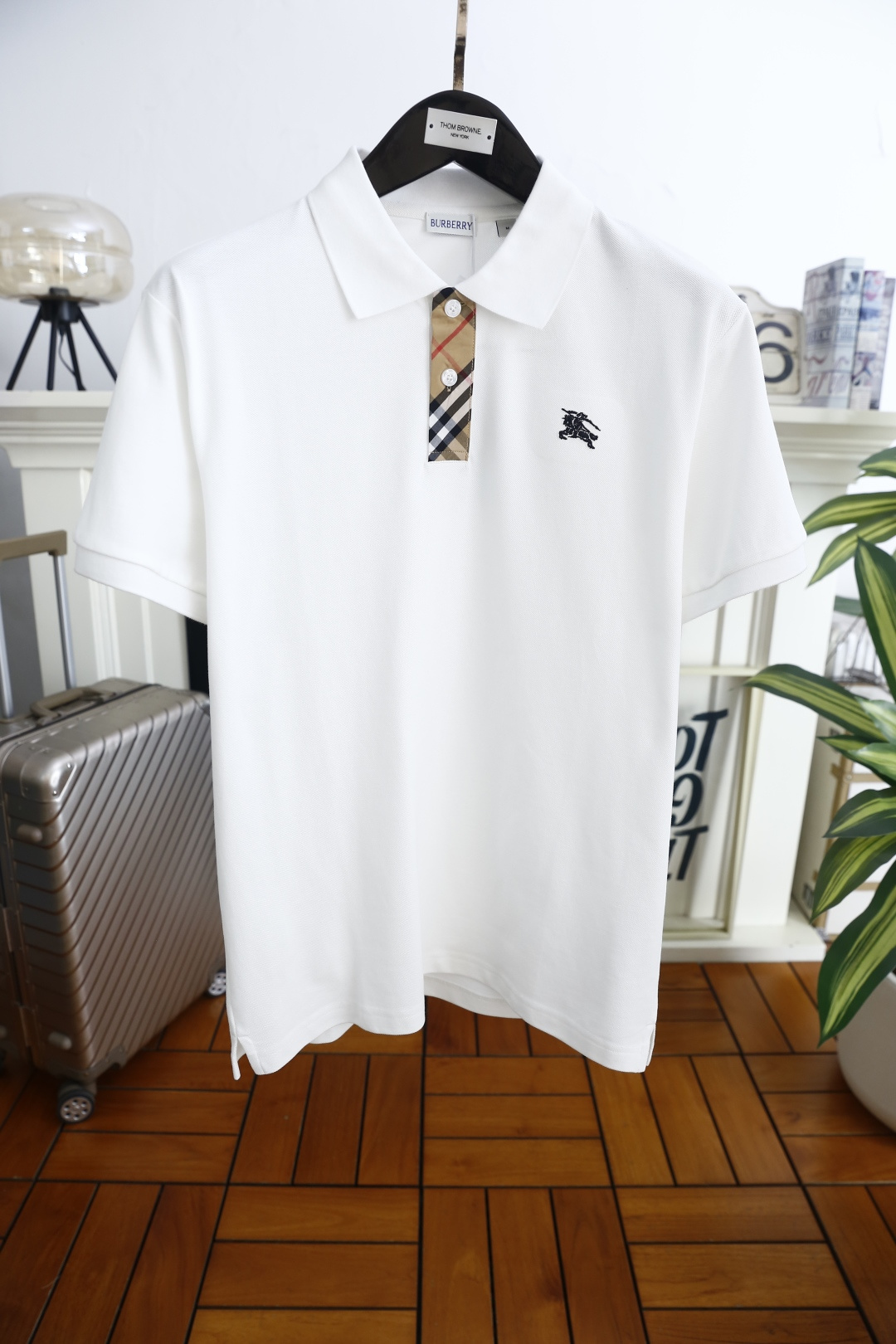 🔥巴宝丽/Burb*rry.2026夏季新品！时尚百搭男士Polo衫承袭经典英伦格调，胸前饰标志性马术骑