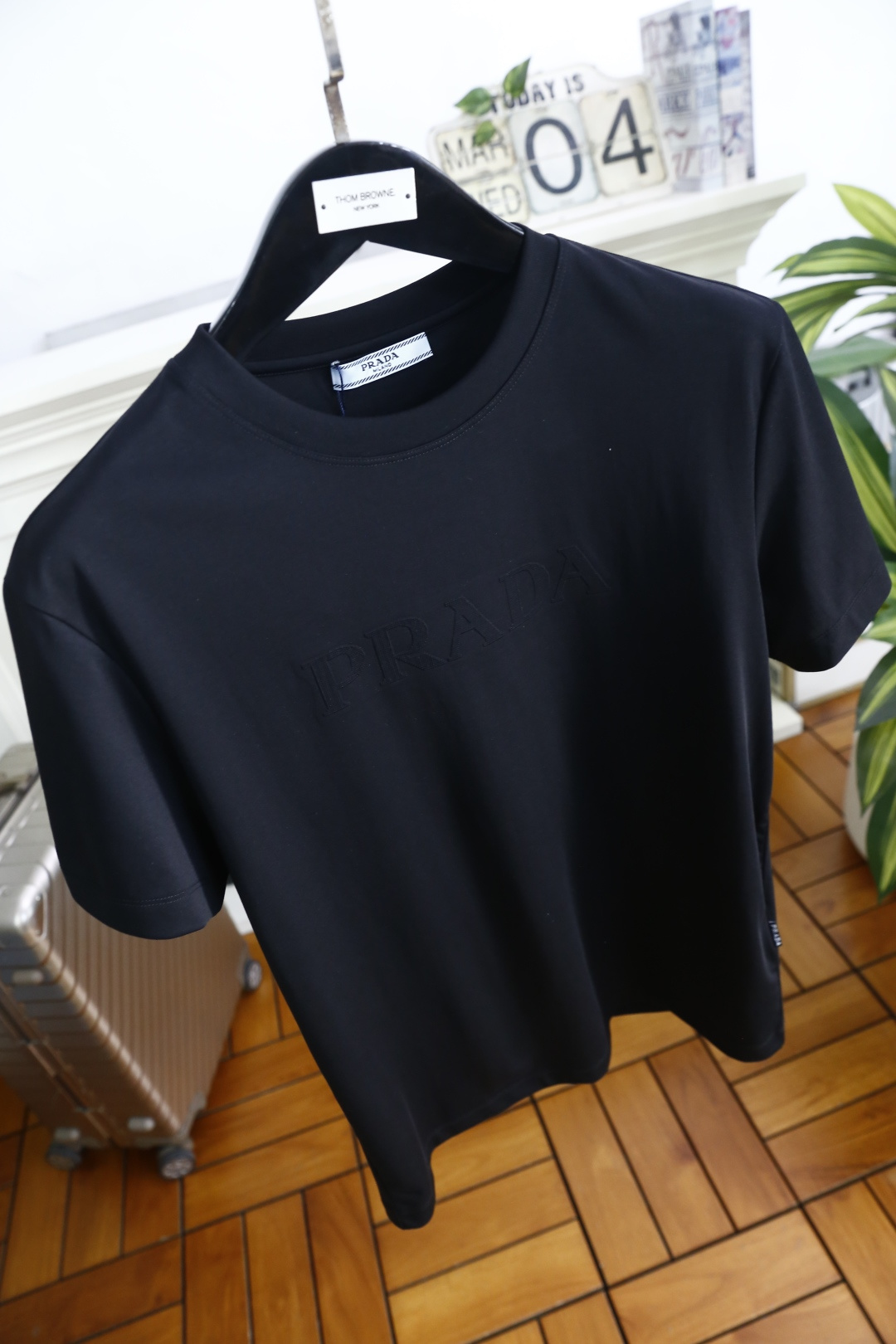 🔥普拉达.2026春夏新品男士短袖上市🍃经典圆领设计！重磅级尤物单品，新形态雅痞风格👍🏻高街混搭腔调有味
