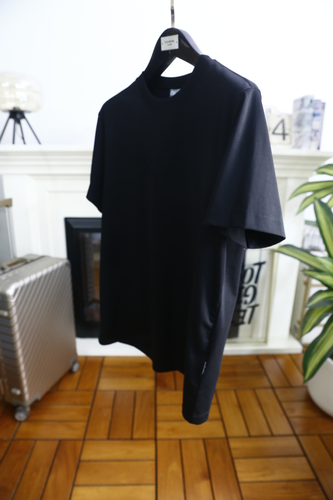 🔥普拉达.2026春夏新品男士短袖上市🍃经典圆领设计！重磅级尤物单品，新形态雅痞风格👍🏻高街混搭腔调有味