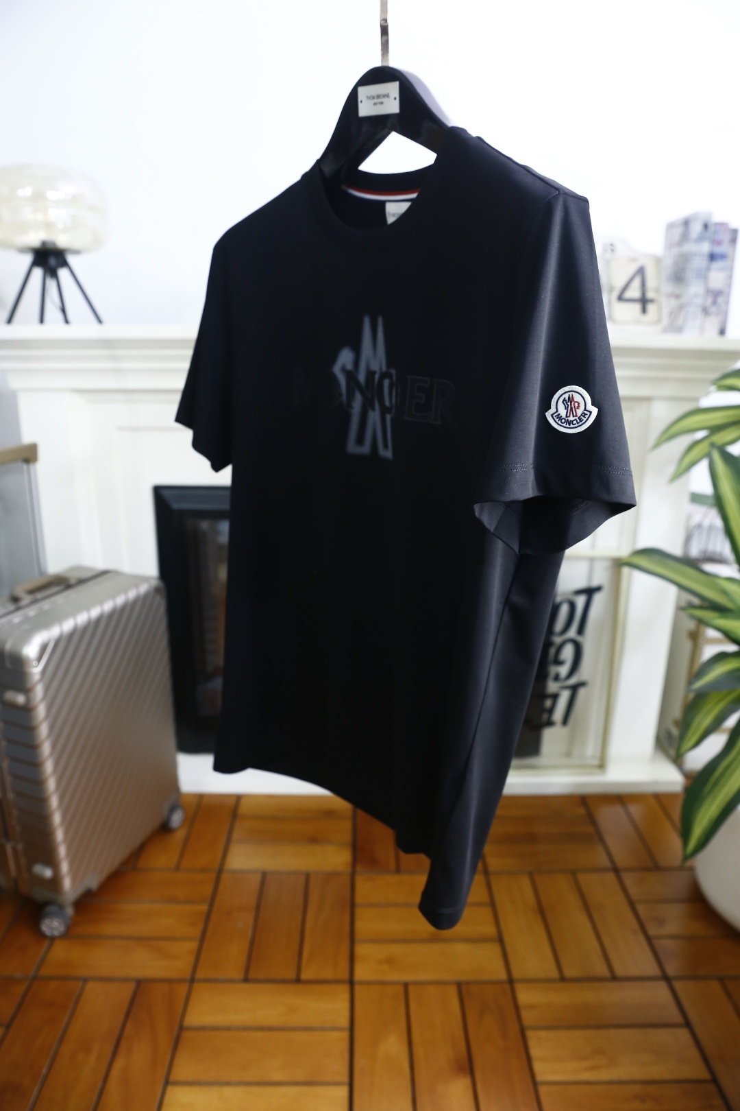🔥蒙口.2026春夏新品男士短袖上市🍃经典圆领设计！重磅级尤物单品，新形态雅痞风格👍🏻高街混搭腔调有味，