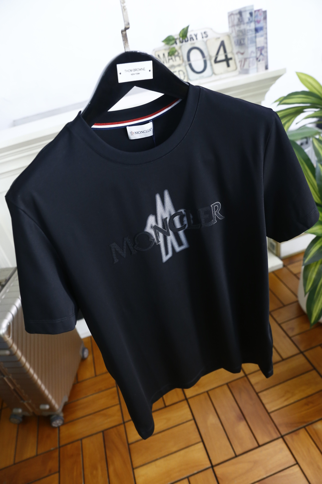 🔥蒙口.2026春夏新品男士短袖上市🍃经典圆领设计！重磅级尤物单品，新形态雅痞风格👍🏻高街混搭腔调有味，