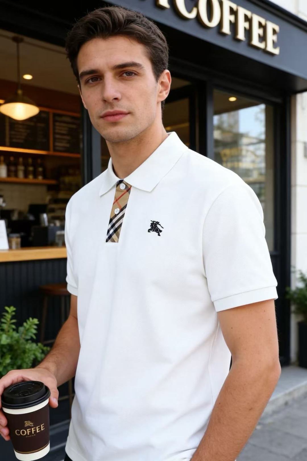 🔥巴宝丽/Burb*rry.2026夏季新品！时尚百搭男士Polo衫承袭经典英伦格调，胸前饰标志性马术骑