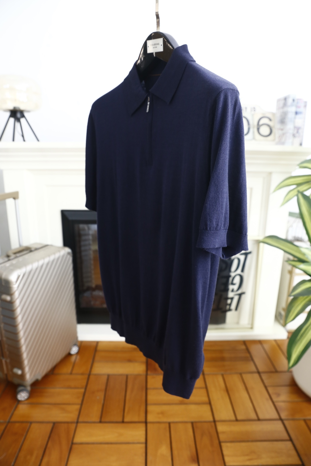 🔥Loro piana.2026春夏新品男士短袖Polo衫采用经典翻领设计，门襟处融入半开拉链设计，既保