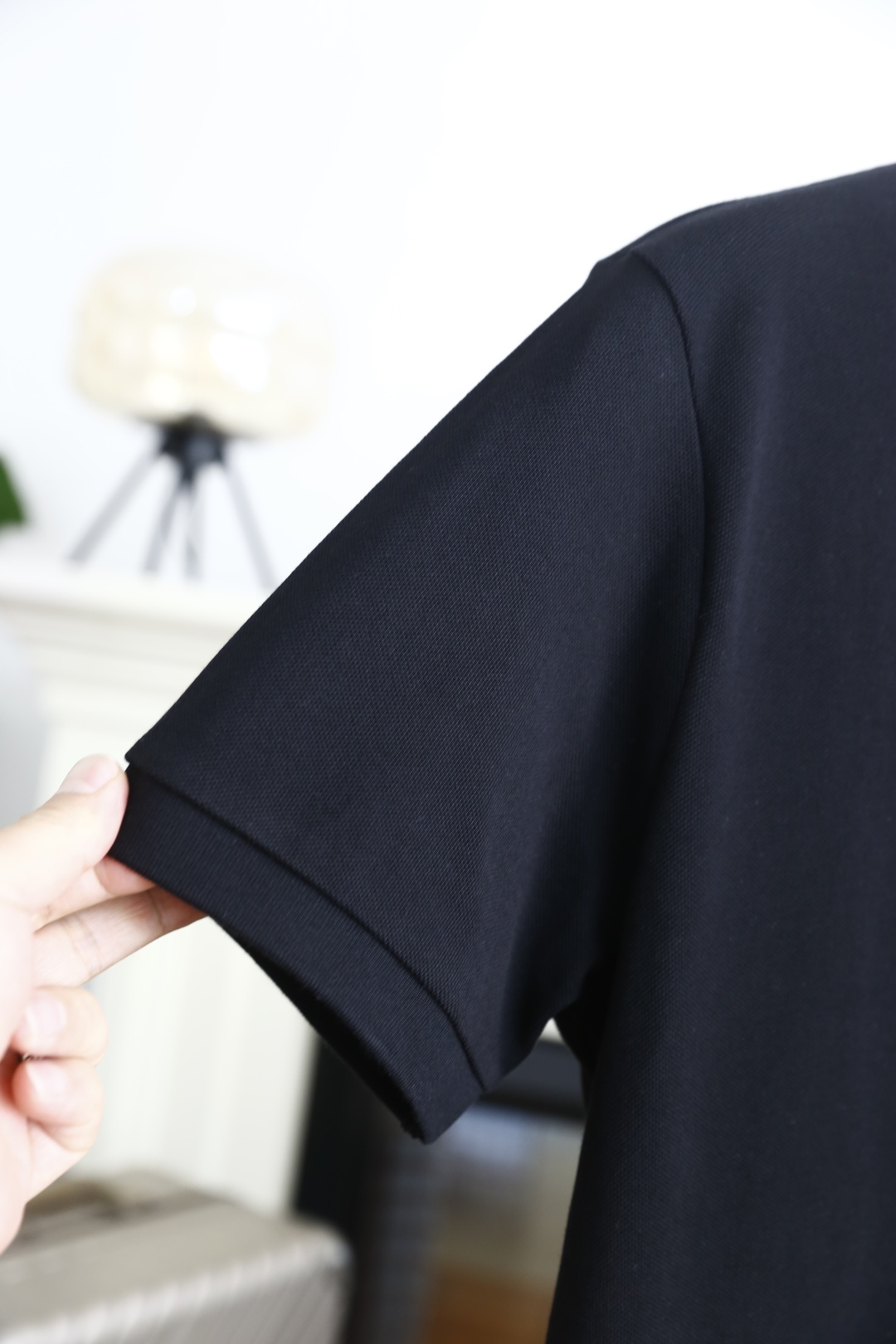 🔥罗意威.2026春夏新品男士短袖Polo衫采用经典平翻领设计，门襟以纽扣开合，线条简洁干练，版型规整修