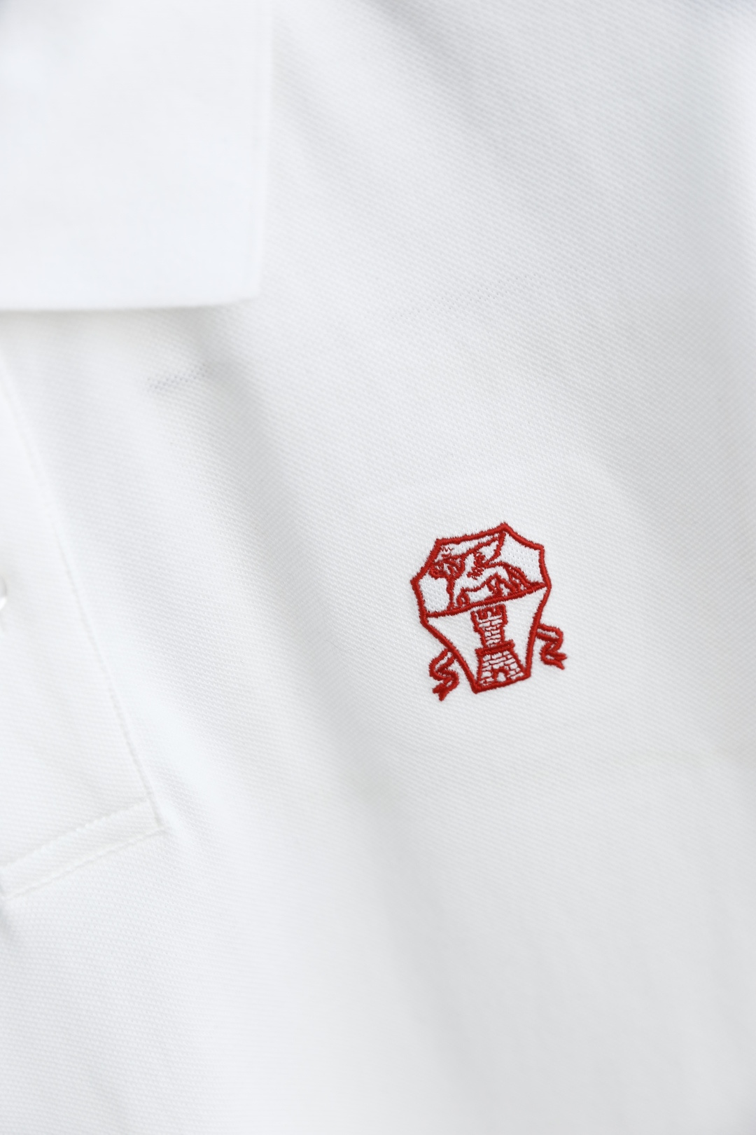 🔥BC.2026春夏新品男士短袖Polo衫采用经典平翻领设计，门襟以纽扣开合，线条简洁利落，塑造出干练利