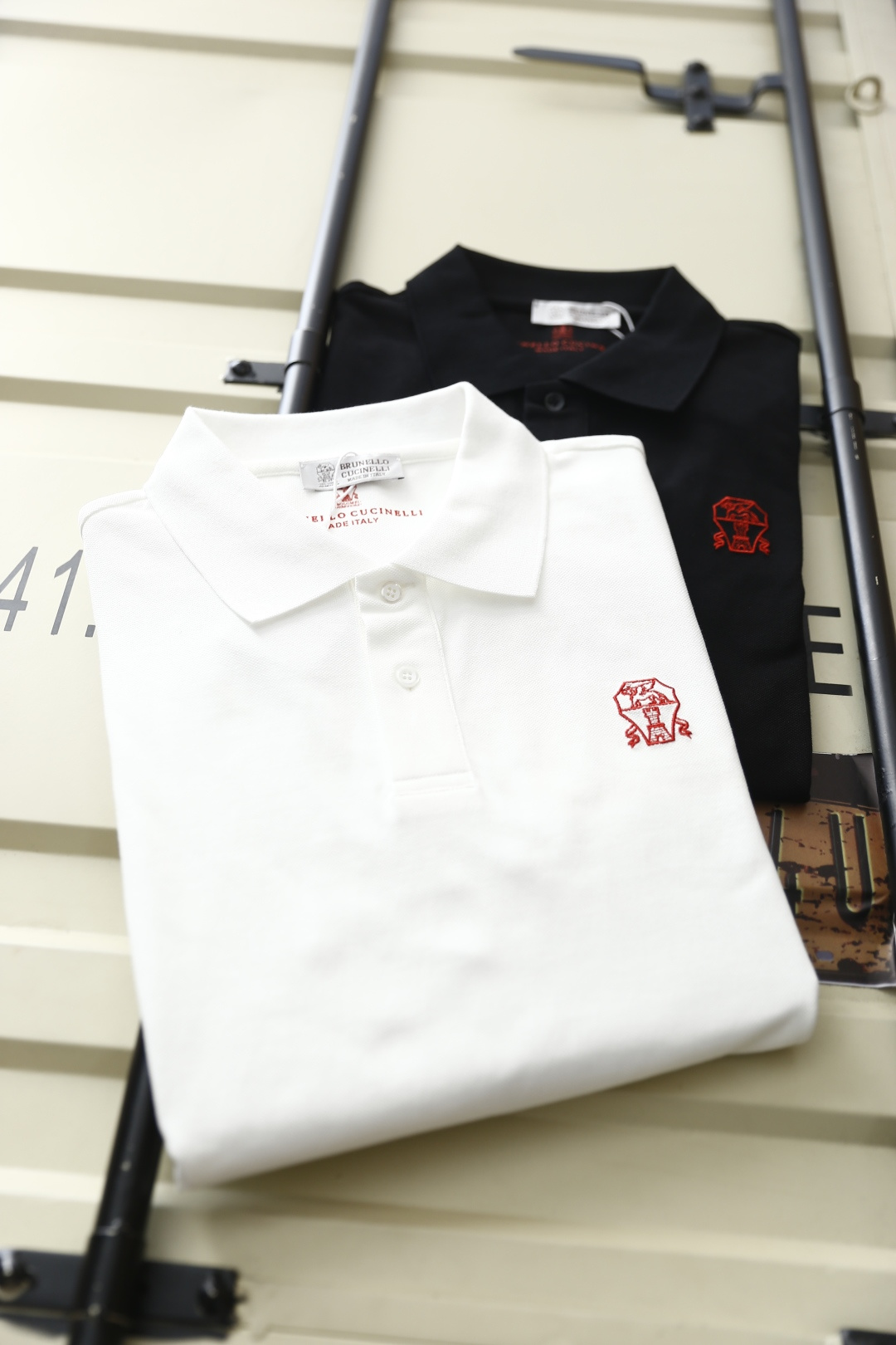 🔥BC.2026春夏新品男士短袖Polo衫采用经典平翻领设计，门襟以纽扣开合，线条简洁利落，塑造出干练利