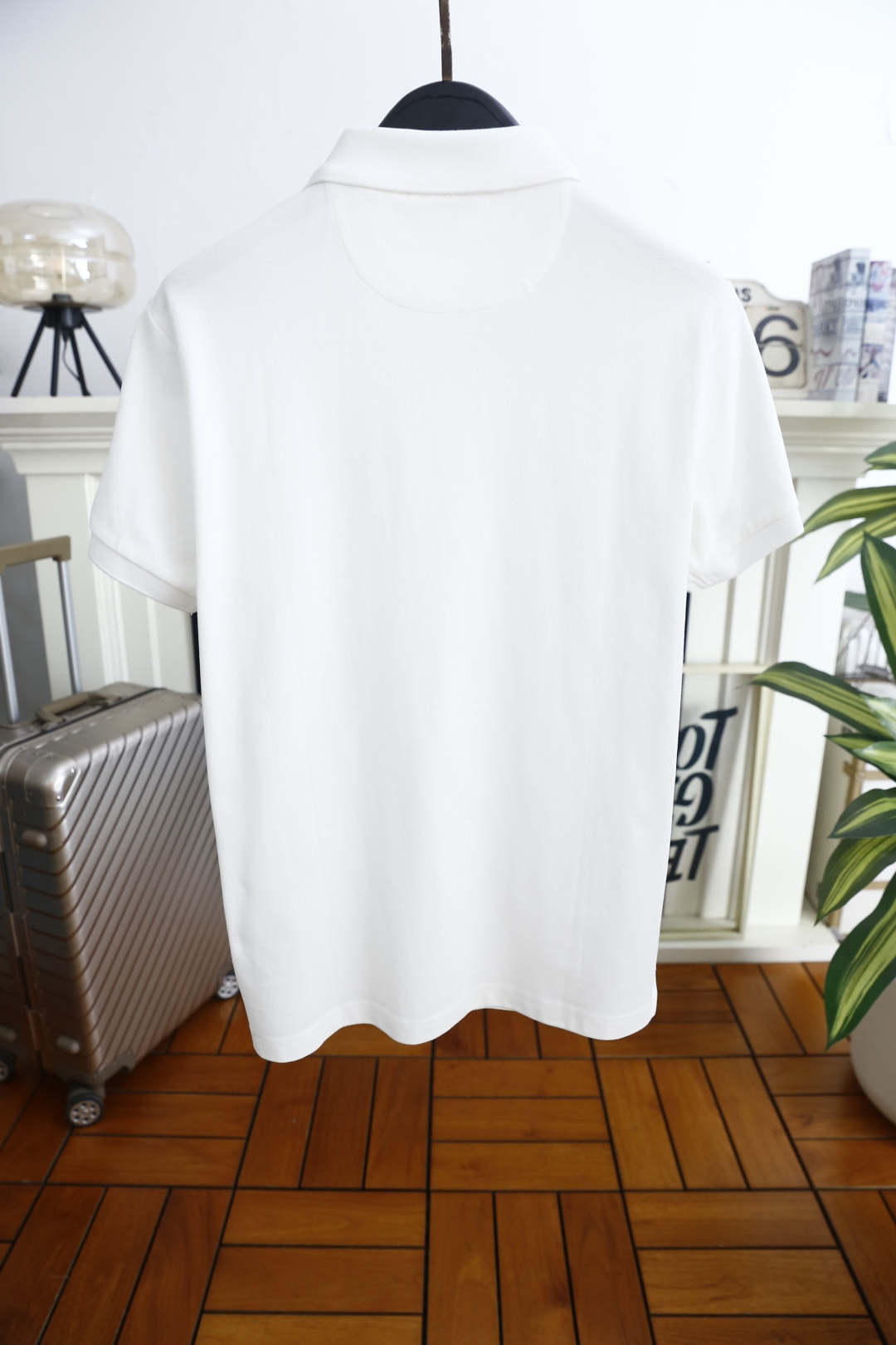 🔥BC.2026春夏新品男士短袖Polo衫采用经典平翻领设计，门襟以纽扣开合，线条简洁利落，塑造出干练利