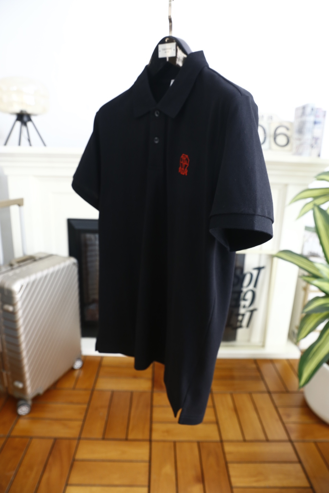 🔥BC.2026春夏新品男士短袖Polo衫采用经典平翻领设计，门襟以纽扣开合，线条简洁利落，塑造出干练利