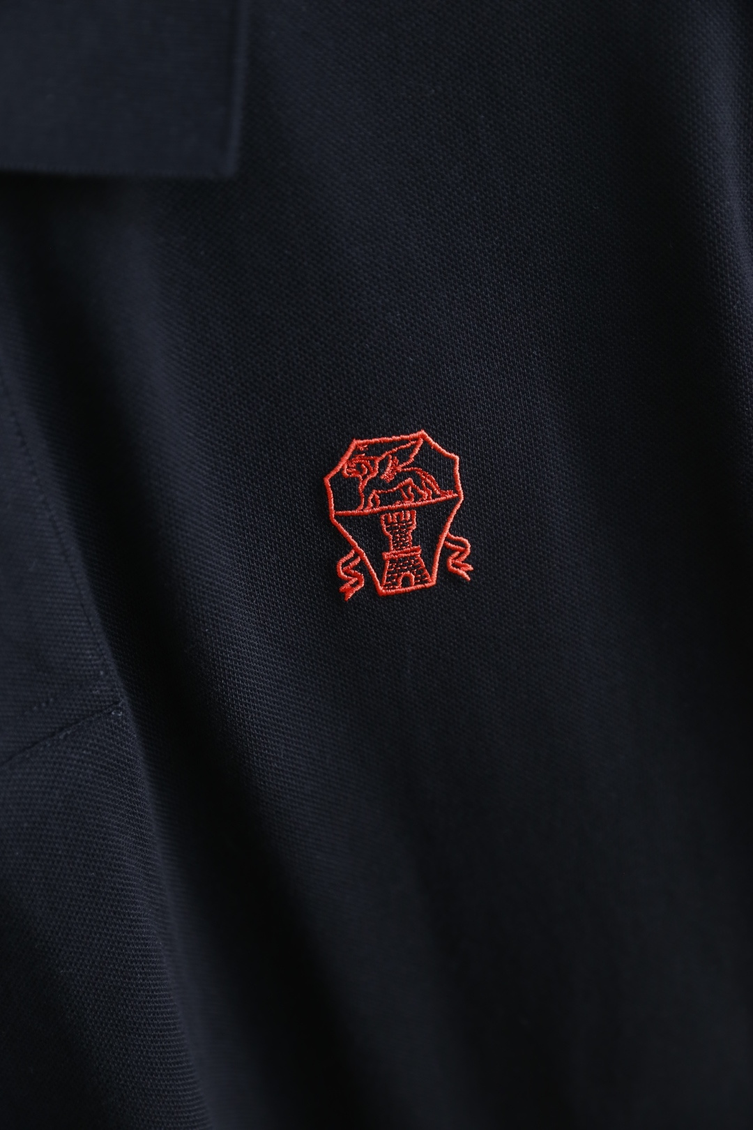 🔥BC.2026春夏新品男士短袖Polo衫采用经典平翻领设计，门襟以纽扣开合，线条简洁利落，塑造出干练利