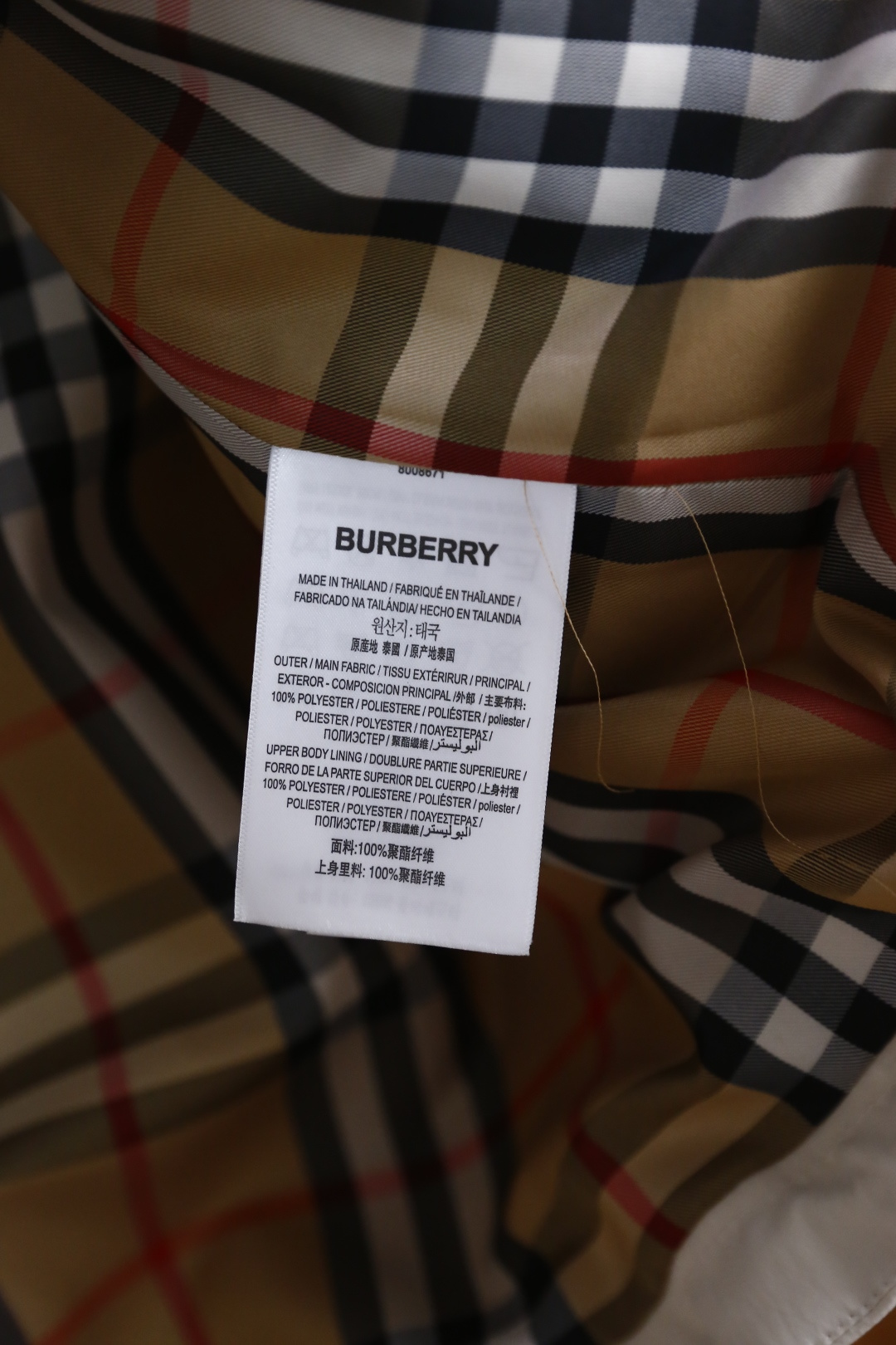 🔥巴宝莉.2026春季新品！时尚男士立领夹克隶属轻商务休闲系列，利落立领搭配双向拉链开合，领口可随心立起