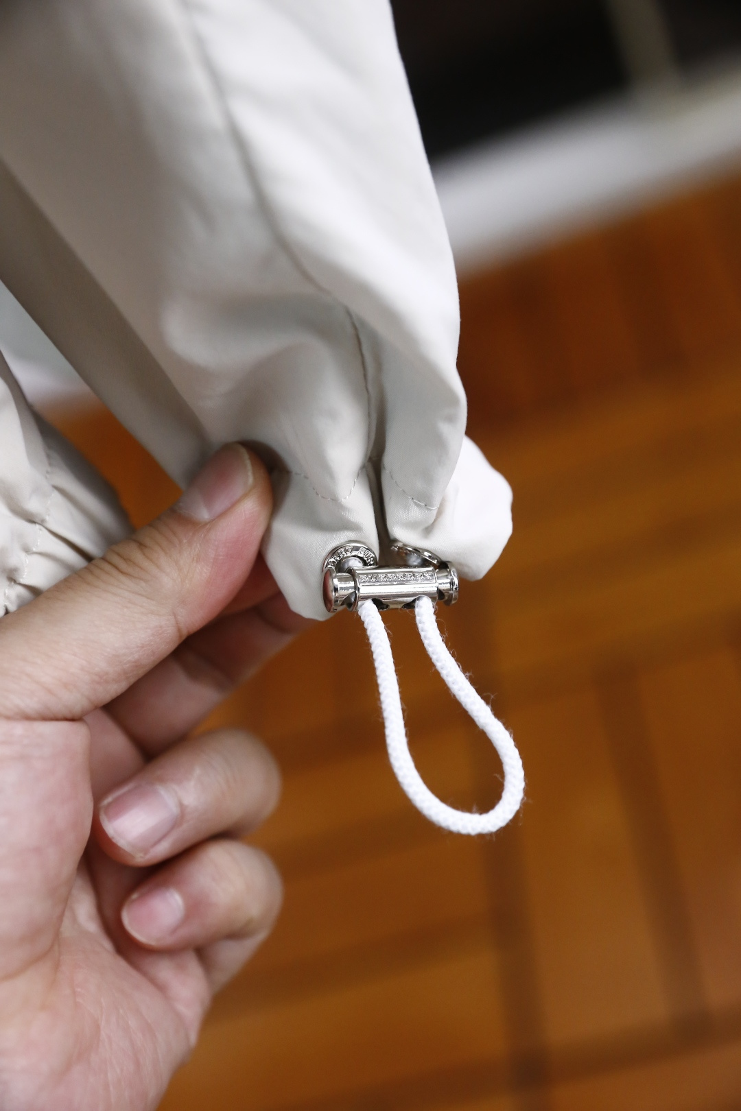 🔥巴宝莉.2026春季新品！时尚男士立领夹克隶属轻商务休闲系列，利落立领搭配双向拉链开合，领口可随心立起