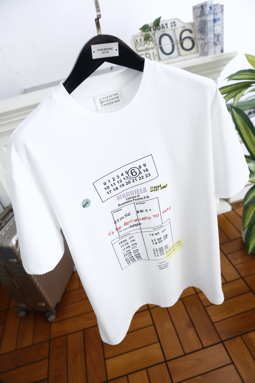 🔥马丁马吉拉.2026春夏新品男士经典圆领剪裁简约大气，恰到好处的宽松度包容身形，日常穿着无束缚感。衣身