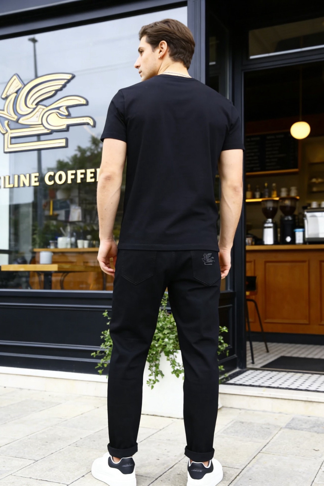 🔥艾绰.26春夏新品！时尚男士百搭牛仔裤👖采用客供水洗弹力牛仔裤！奢华经典品牌Logo标志彰显品牌特征，