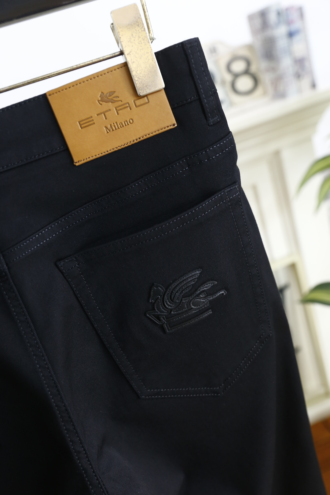 🔥艾绰.26春夏新品！时尚男士百搭牛仔裤👖采用客供水洗弹力牛仔裤！奢华经典品牌Logo标志彰显品牌特征，