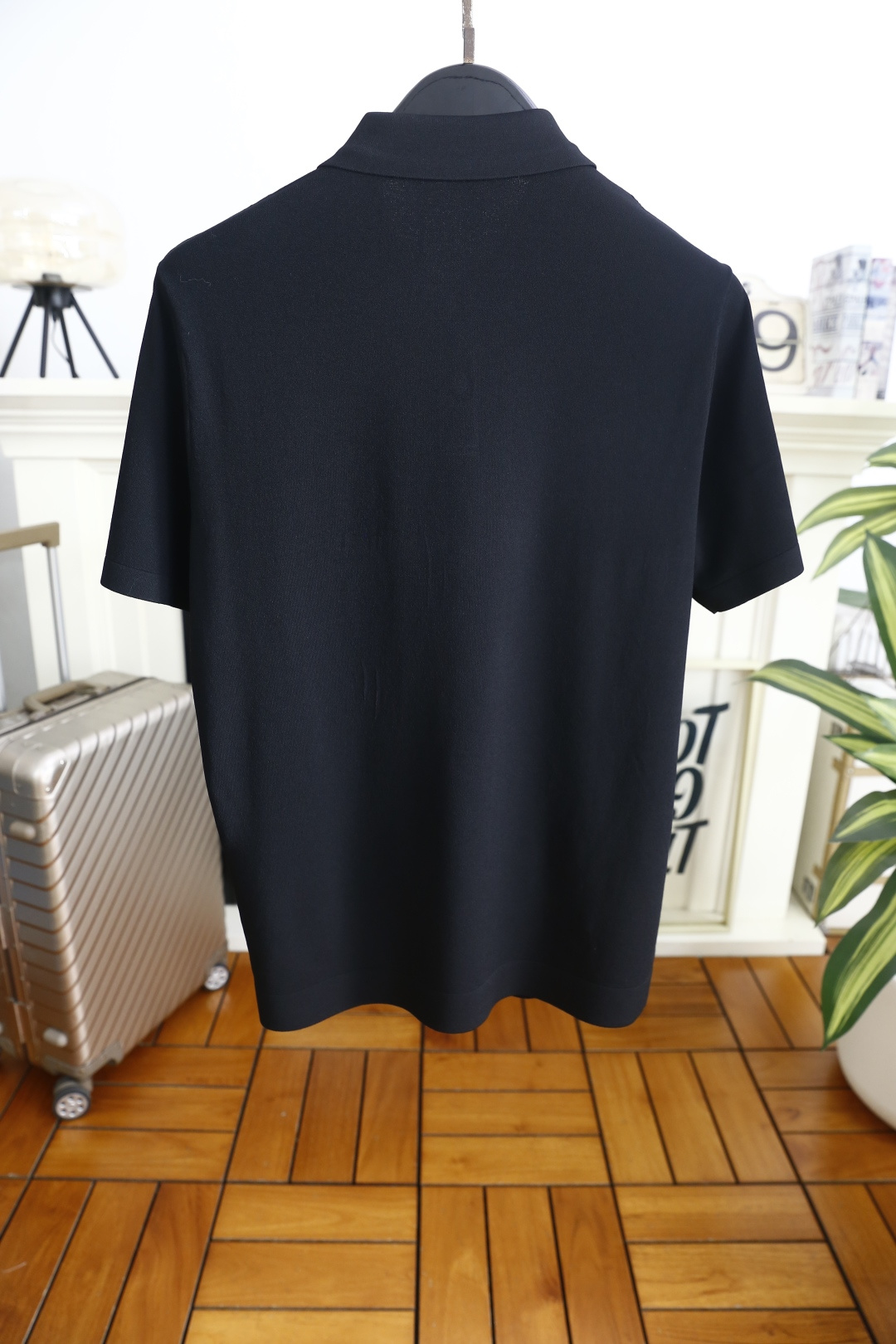 🔥古驰/Gu*ci.2026春夏新品男士Polo衫👍采用经典翻领设计，门襟两粒扣开合，利落有型。衣身以暗