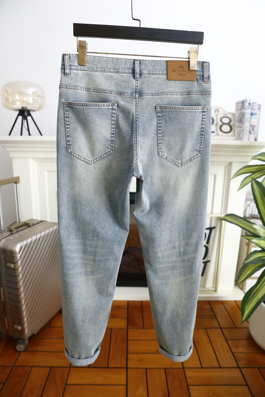 🔥艾绰.26春夏新品！时尚男士百搭牛仔裤👖采用客供水洗弹力牛仔布面料，奢华经典品牌Logo标志彰显品牌特