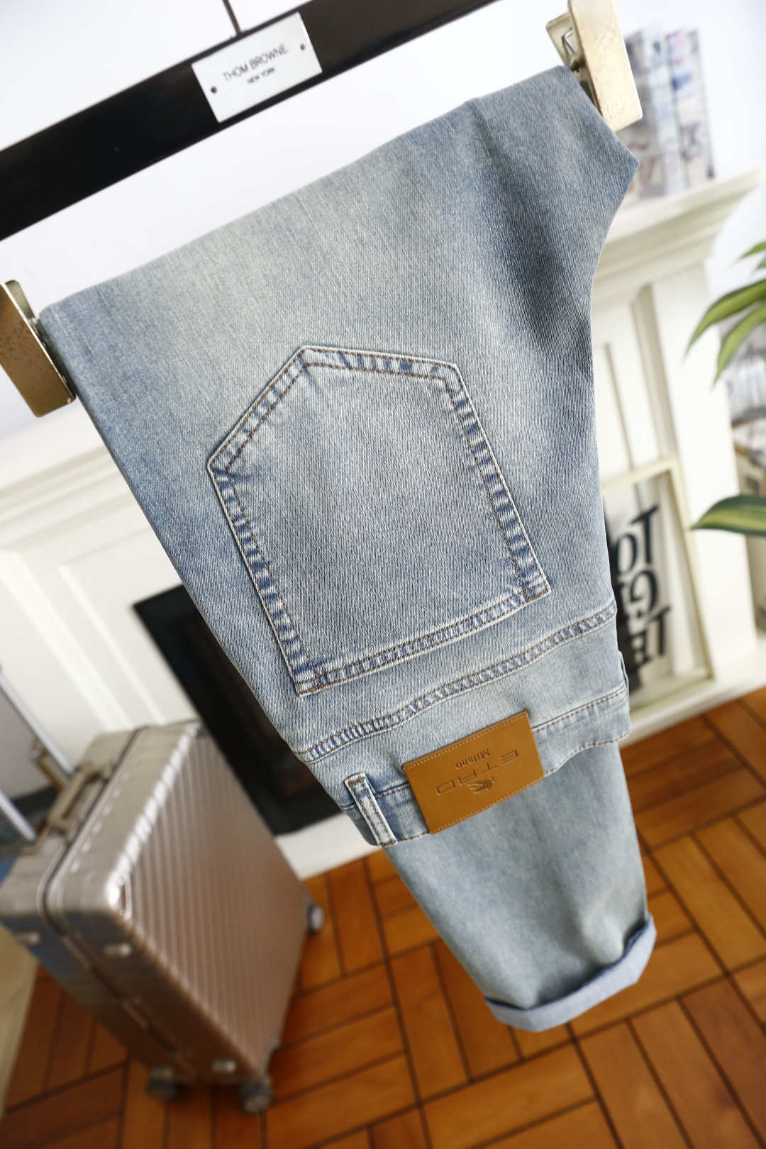 🔥艾绰.26春夏新品！时尚男士百搭牛仔裤👖采用客供水洗弹力牛仔布面料，奢华经典品牌Logo标志彰显品牌特