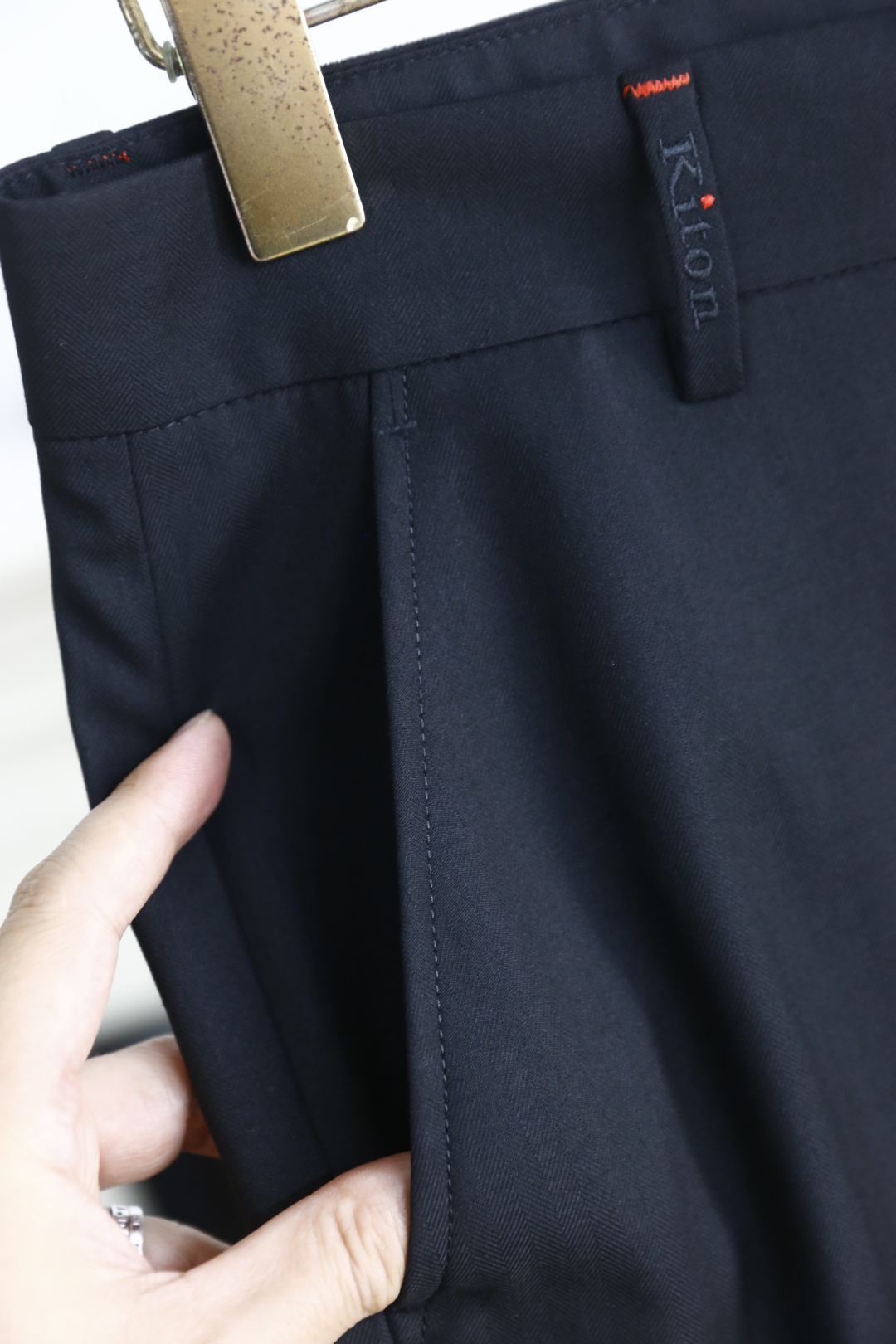 🔥kiton.2026春夏新品🆕时尚男士百搭薄款休闲西裤，是兼具轻奢质感与舒适体验的百搭单品，适配日常通