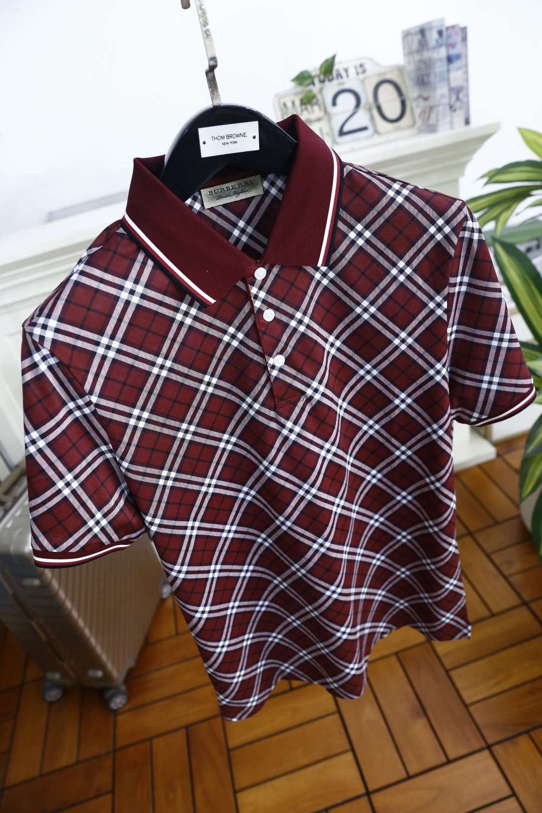 🔥巴宝莉.2026夏季新品！经典百搭男士Polo衫承袭英伦轻奢格纹美学，经典格纹印花贯穿衣身，呼应品牌标