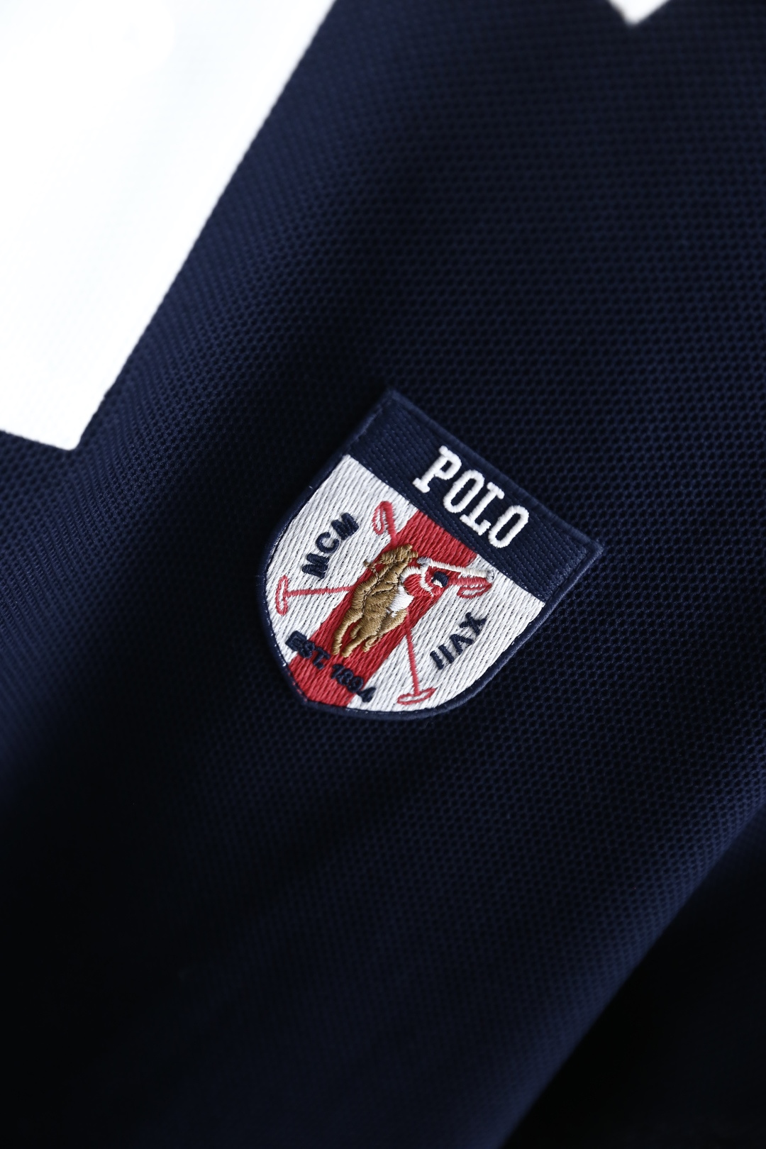 🔥POLO.26夏季新品！时尚经典百搭男士Polo衫承袭美式复古学院风精髓，撞色翻领与袖口条纹勾勒轮廓，