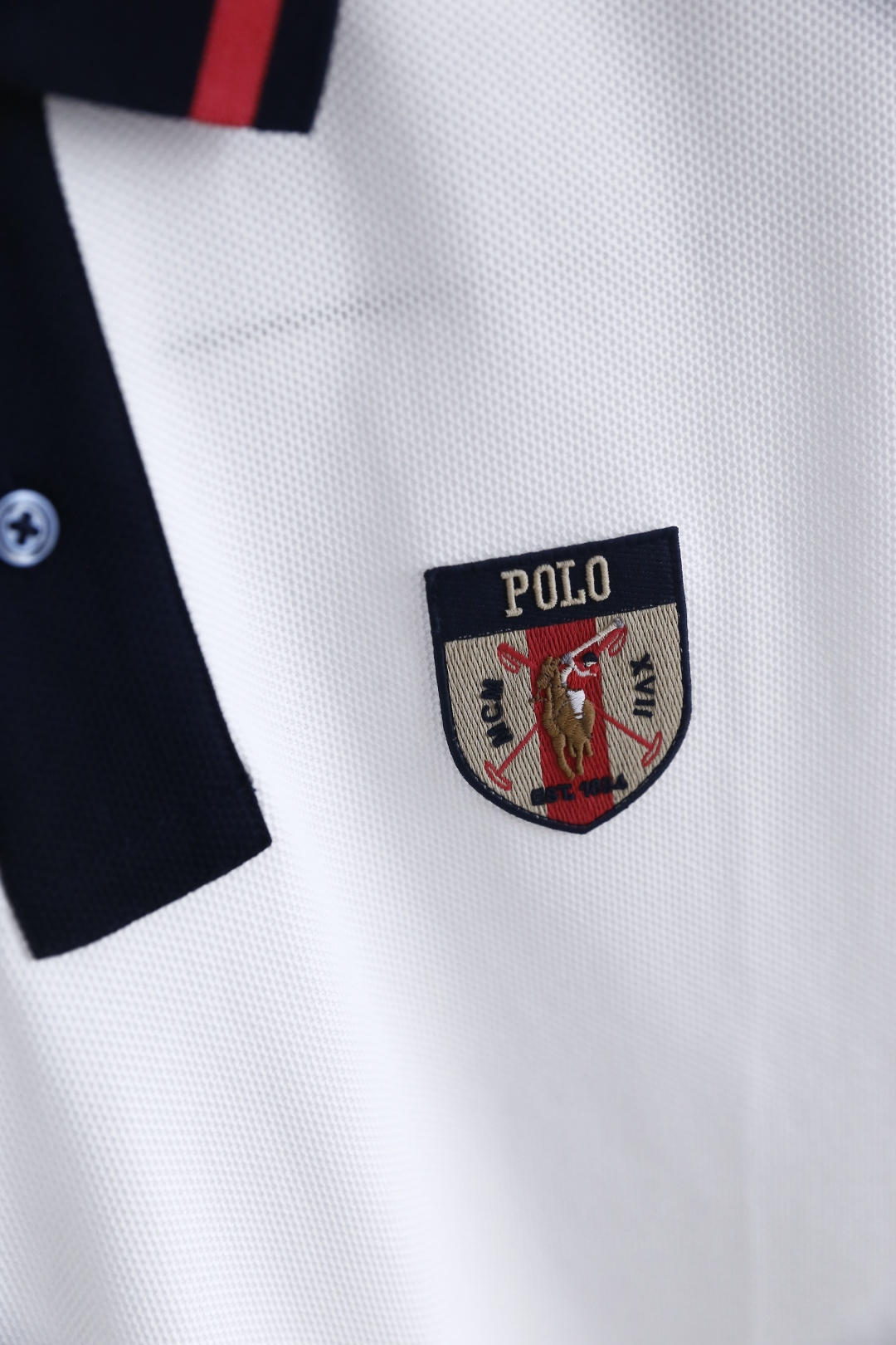 🔥POLO.26夏季新品！时尚经典百搭男士Polo衫承袭美式复古学院风精髓，撞色翻领与袖口条纹勾勒轮廓，