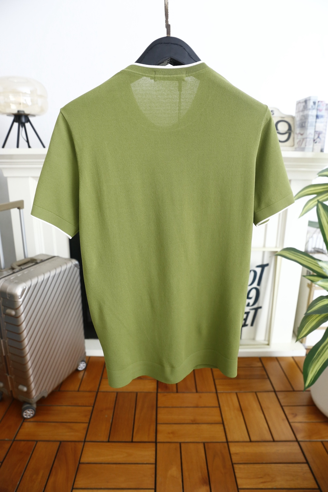 🔥迪奥.26夏季新品！时尚男士百搭短袖👍采用舒适伊力特面料！承袭法式轻奢美学，撞色罗纹圆领与袖口勾勒精致