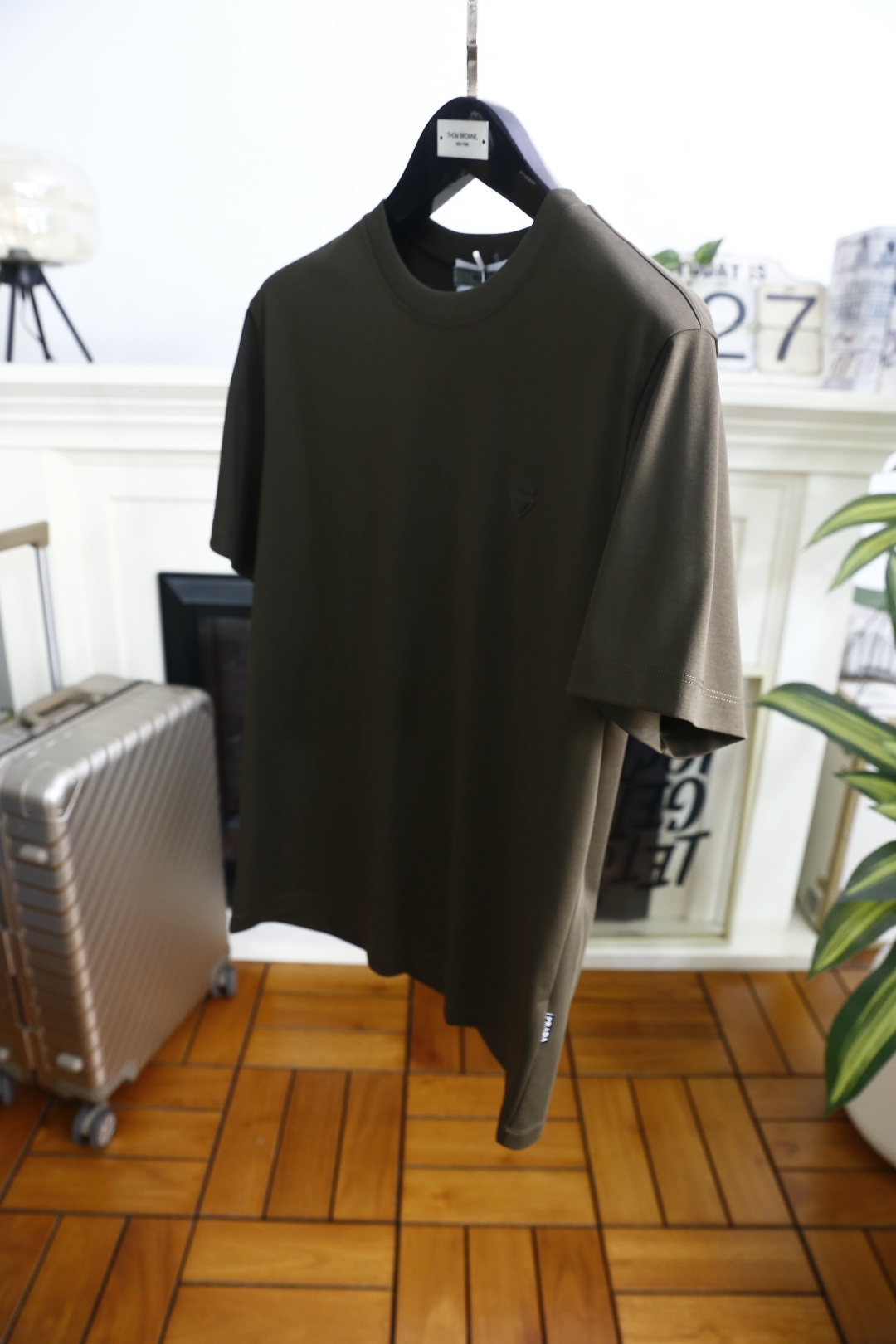 🔥普拉达.26夏季新品！时尚男士百搭圆领短袖T恤采用经典简约的宽松版型，剪裁利落，对身形有着极佳的修饰与