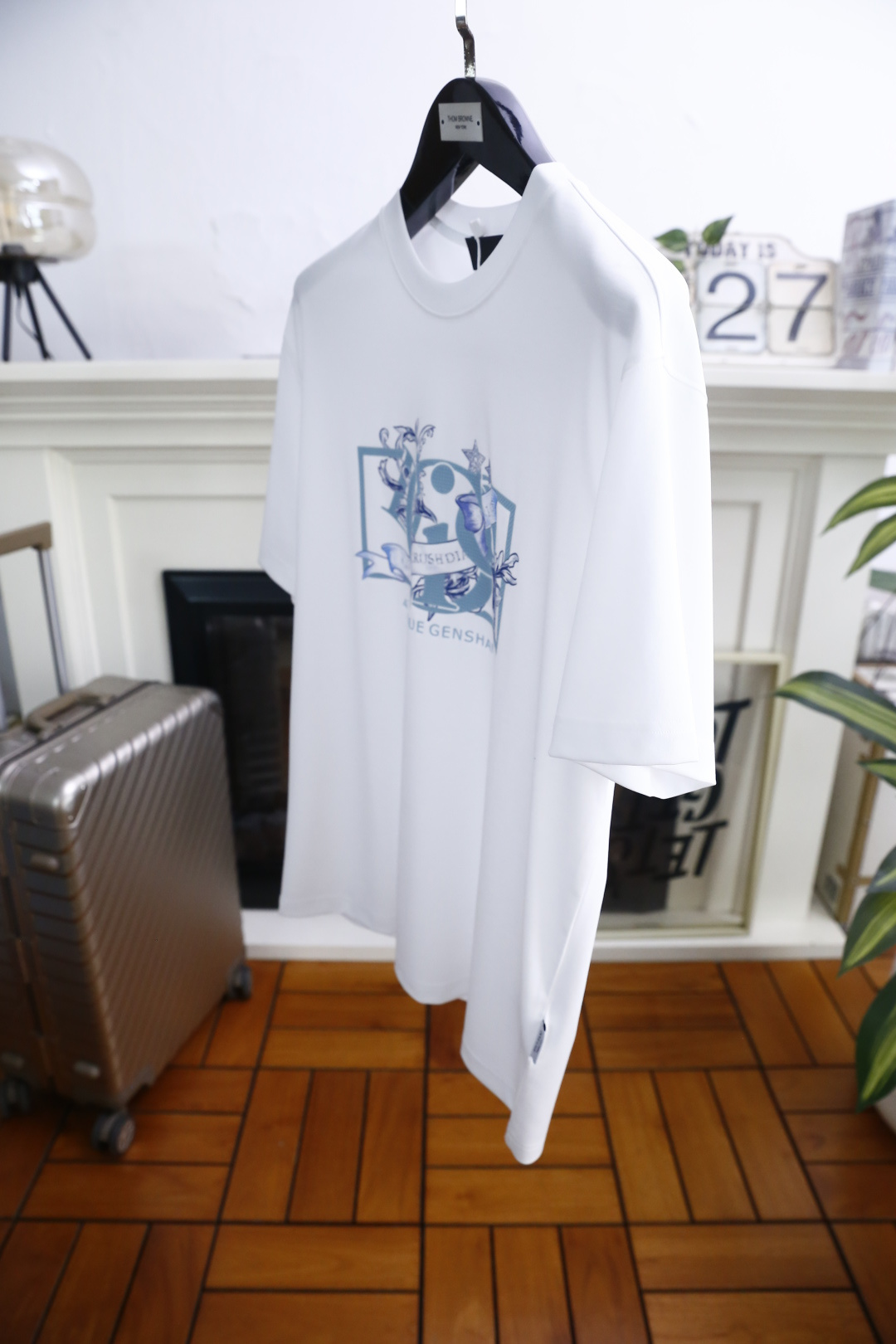 🔥迪奥.26夏季新品！时尚男士百搭圆领短袖T恤采用宽松落肩版型，对身形包容度高，日常穿着自在无束缚，胸前