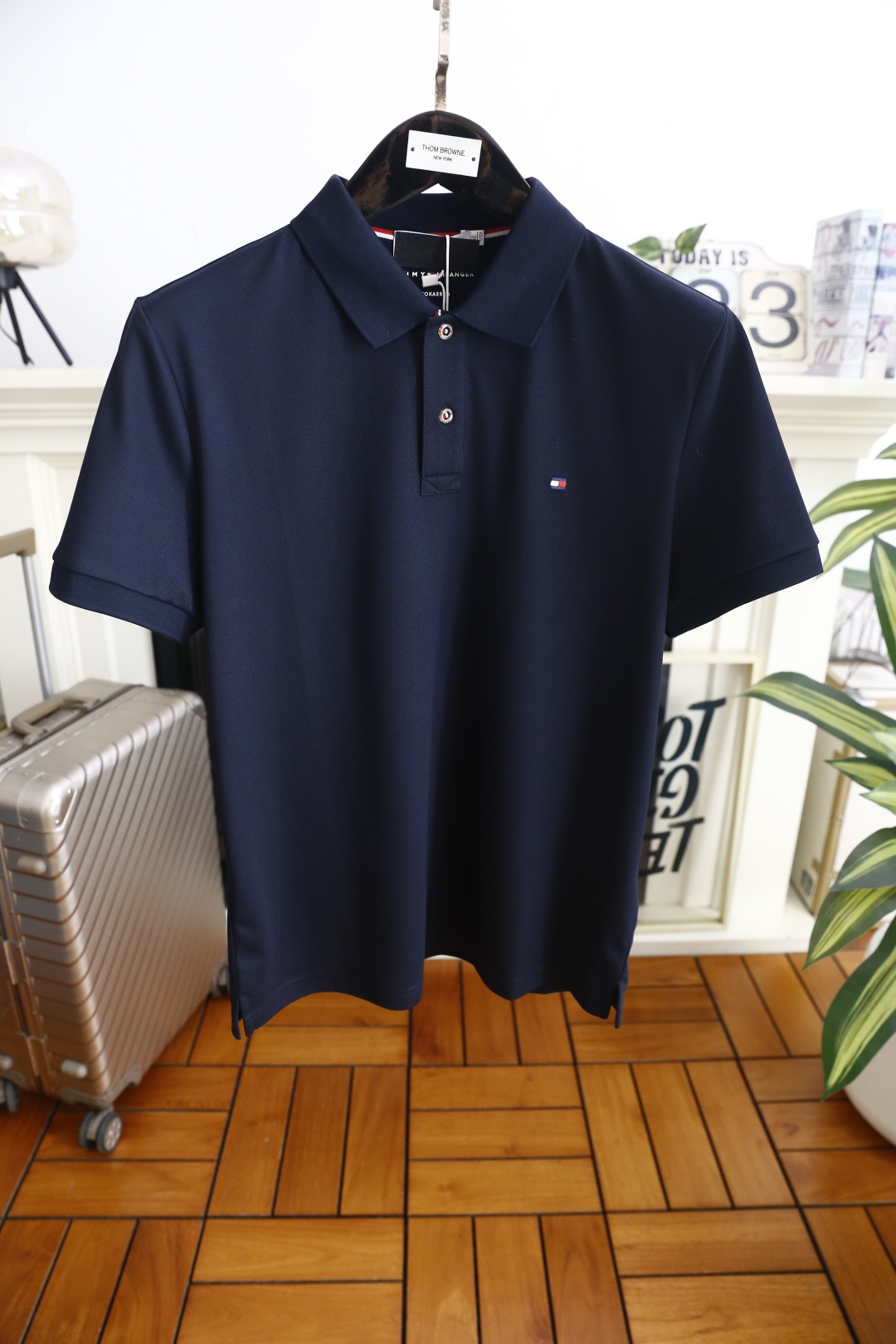 🔥汤姆布朗/TB.26夏季新品！时尚男士百搭Polo衫采用经典翻领设计，门襟处搭配两颗金属纽扣，领口内侧