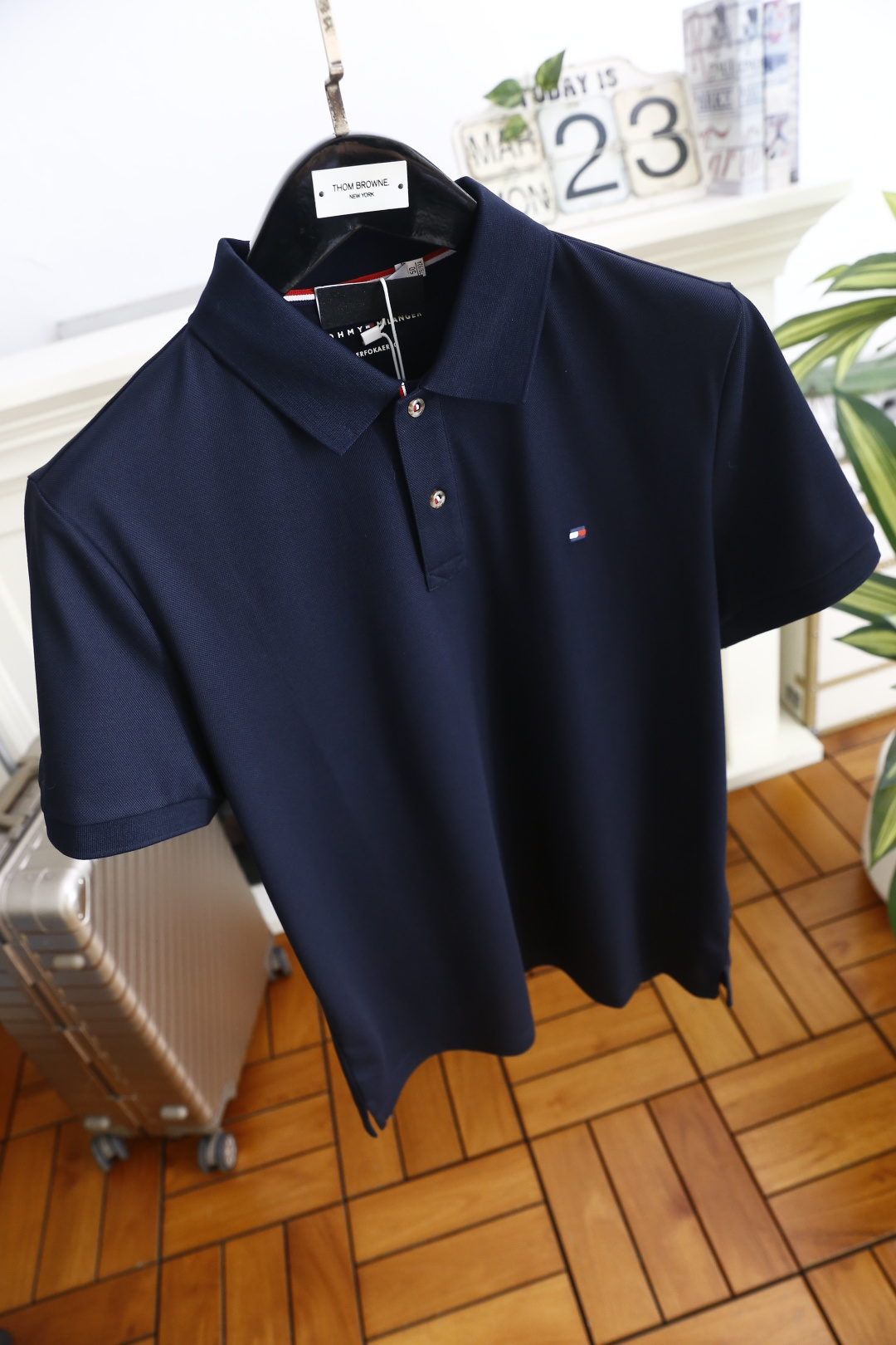 🔥汤姆布朗/TB.26夏季新品！时尚男士百搭Polo衫采用经典翻领设计，门襟处搭配两颗金属纽扣，领口内侧