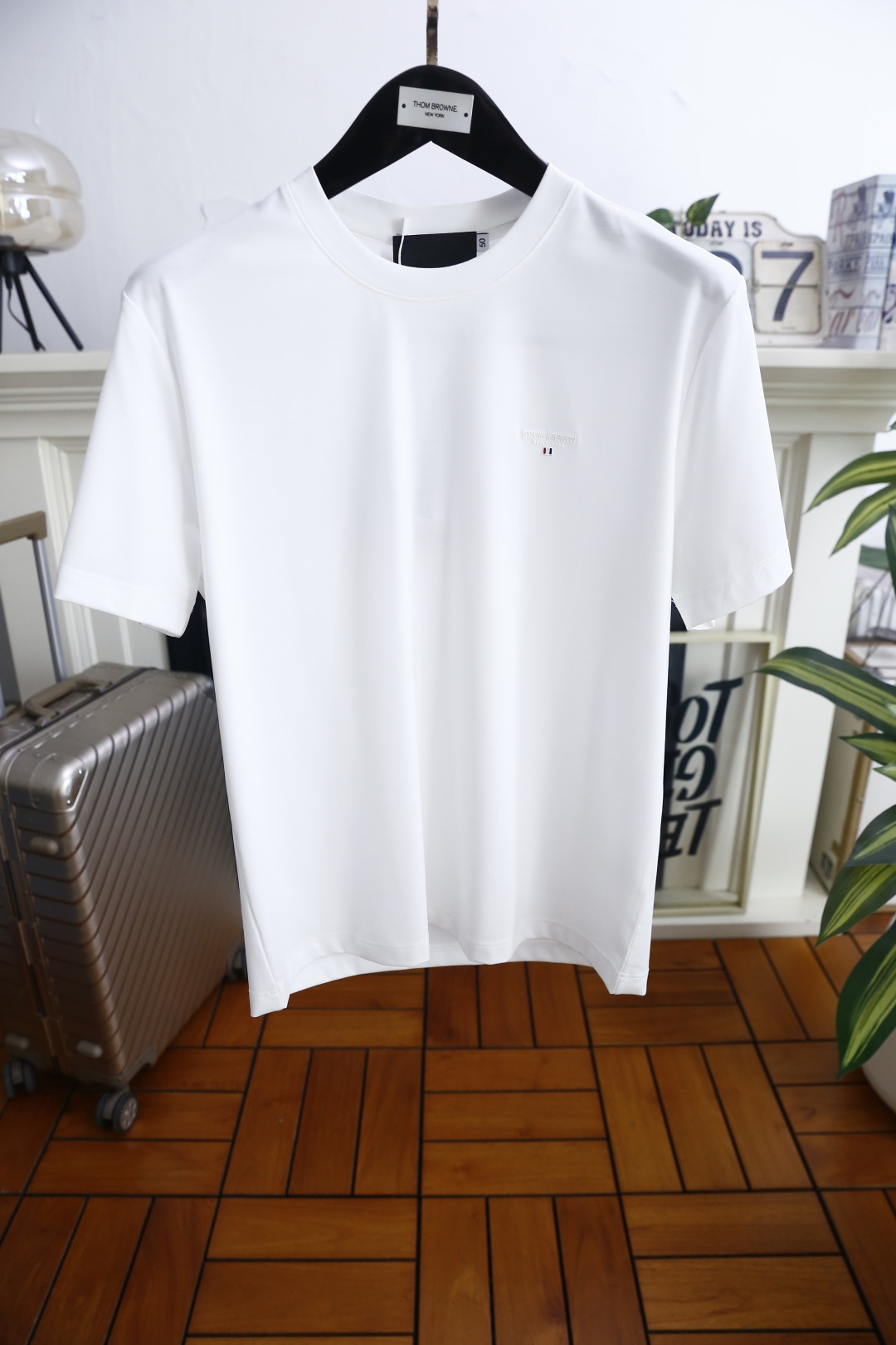 🔥TB.26夏季新品！时尚男士百搭简约基础款短袖T恤，以极简设计诠释高级质感，胸口点缀精致品牌标识与细节