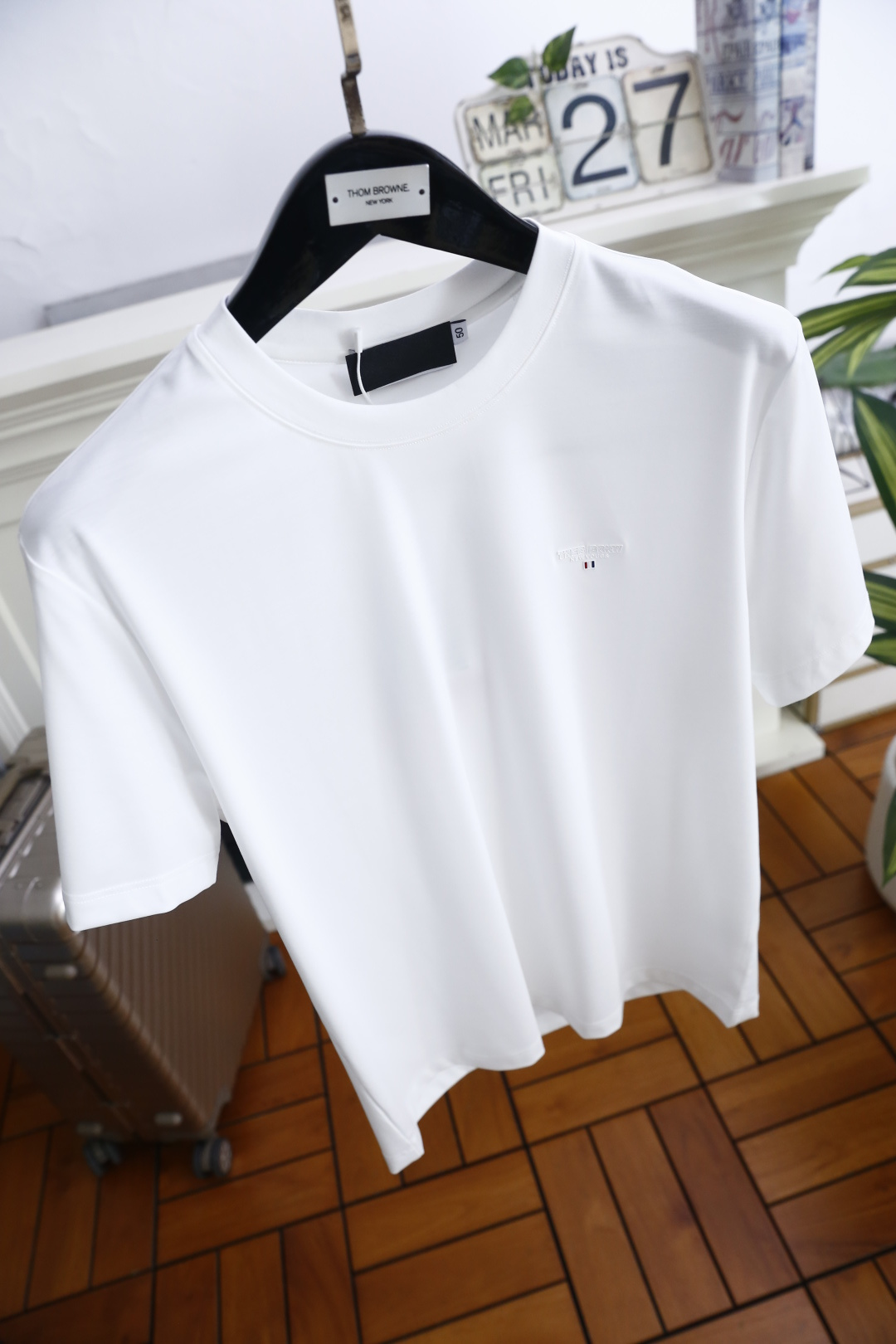 🔥TB.26夏季新品！时尚男士百搭简约基础款短袖T恤，以极简设计诠释高级质感，胸口点缀精致品牌标识与细节
