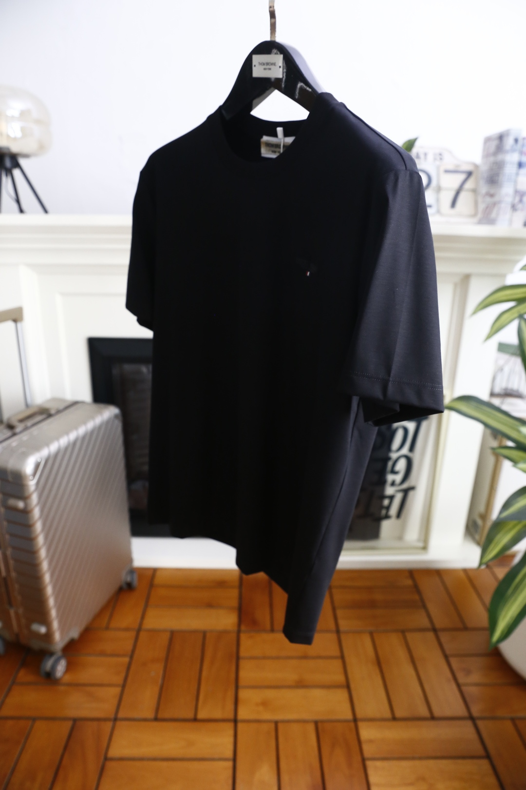 🔥TB.26夏季新品！时尚男士百搭简约基础款短袖T恤，以极简设计诠释高级质感，胸口点缀精致品牌标识与细节