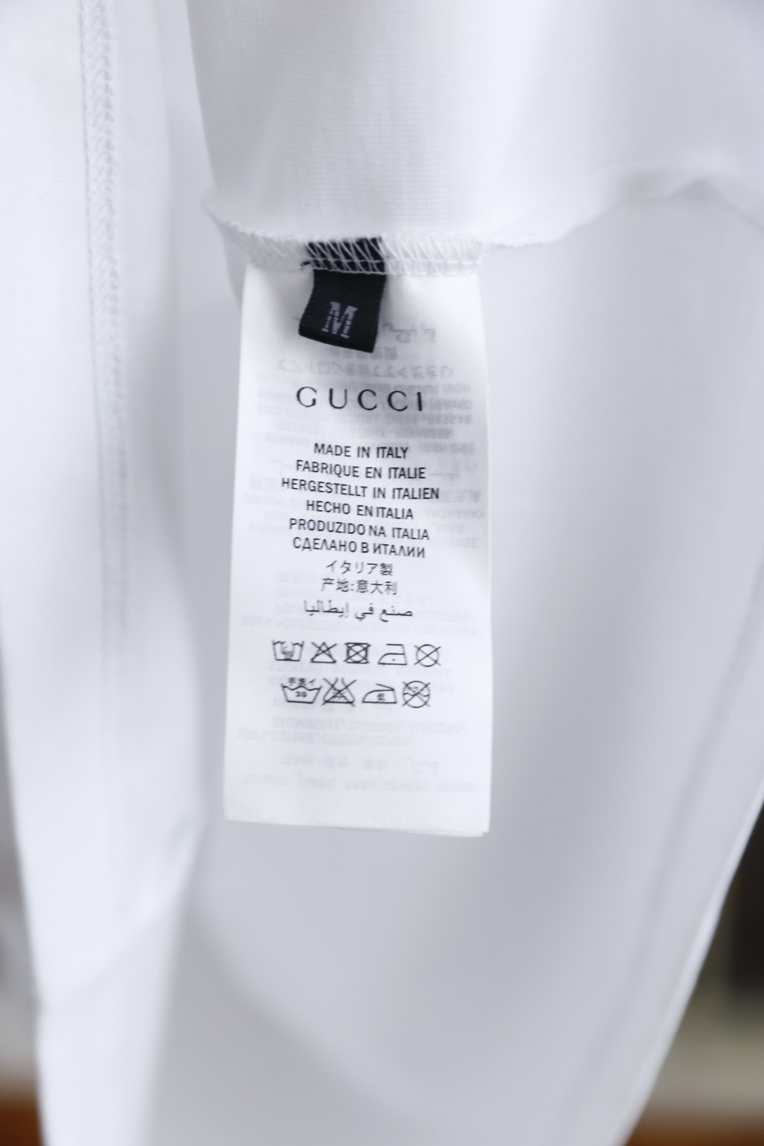 🔥古驰.2026夏季新款🆕时尚男士原單简约短袖T恤，以极简设计演绎奢牌经典，胸口同色系品牌刺绣标识低调彰