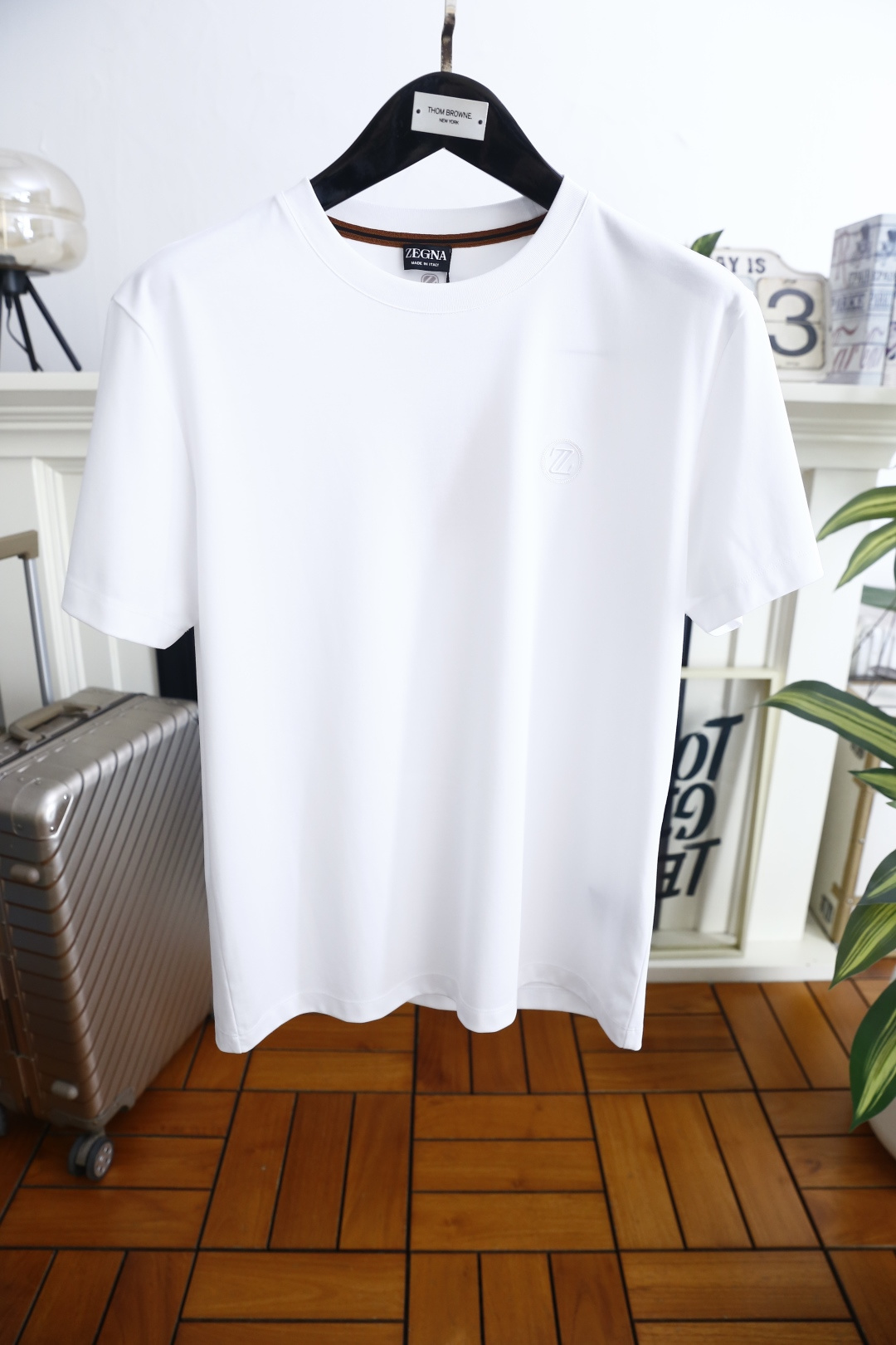 🔥杰尼亚.26夏季新品！时尚男士百搭简约短袖T恤，以极简设计诠释高端商务休闲美学，胸口点缀品牌标志性Z字