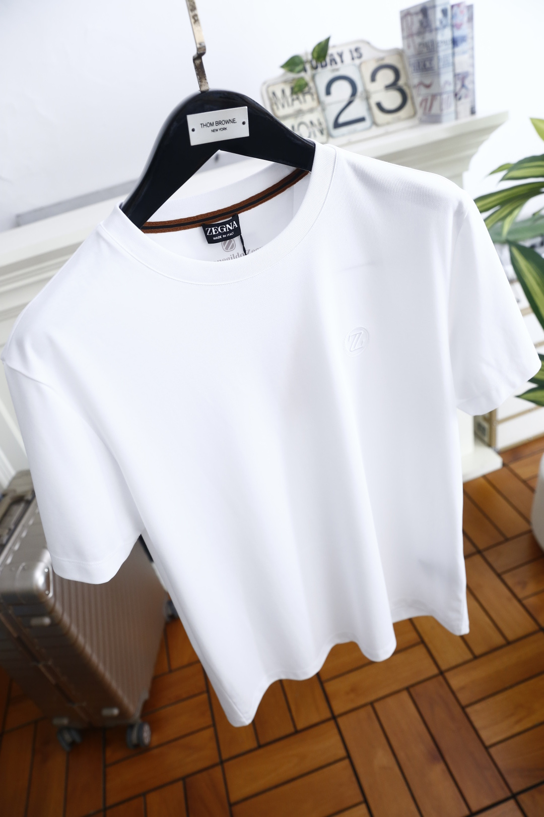 🔥杰尼亚.26夏季新品！时尚男士百搭简约短袖T恤，以极简设计诠释高端商务休闲美学，胸口点缀品牌标志性Z字