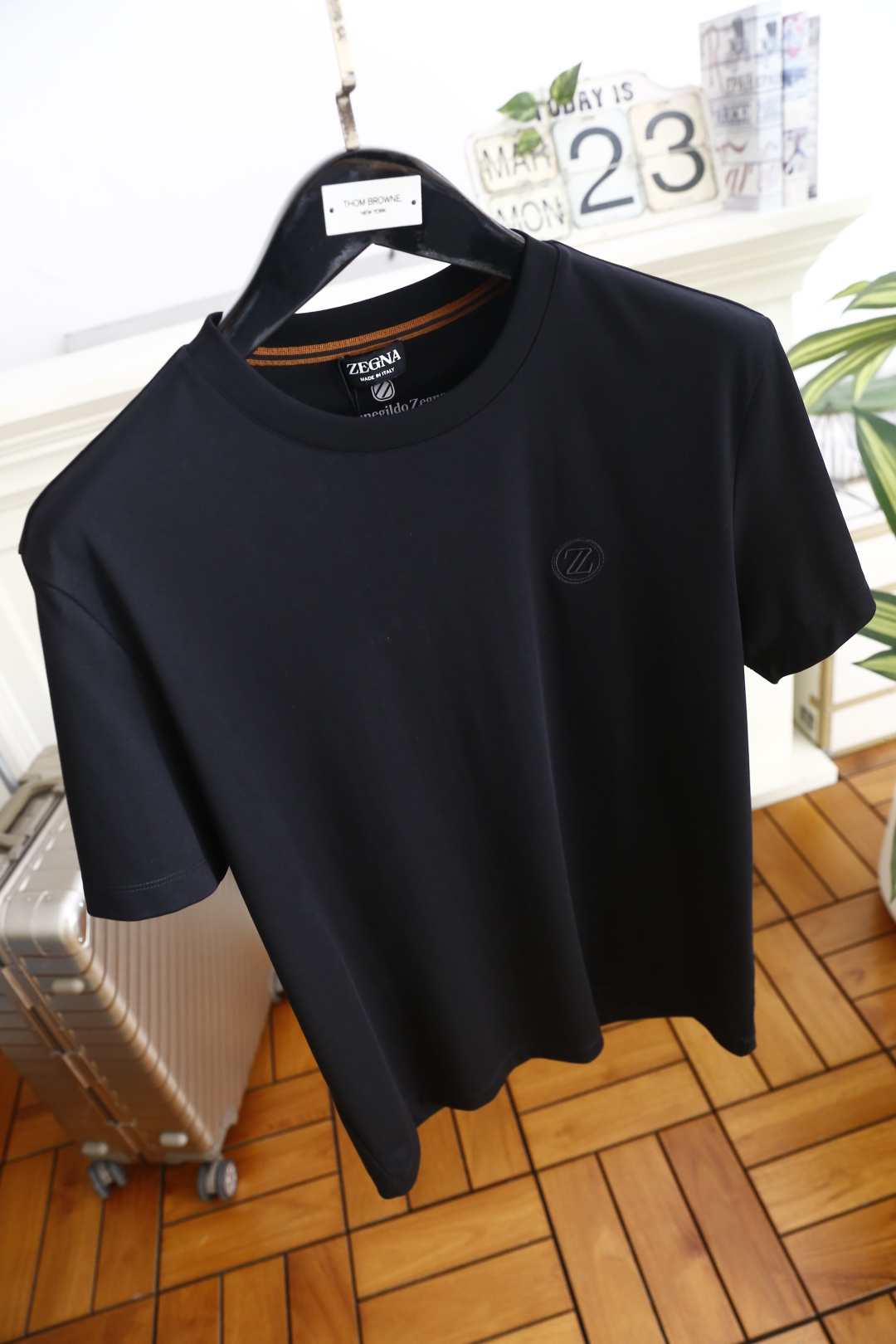 🔥杰尼亚.26夏季新品！时尚男士百搭简约短袖T恤，以极简设计诠释高端商务休闲美学，胸口点缀品牌标志性Z字