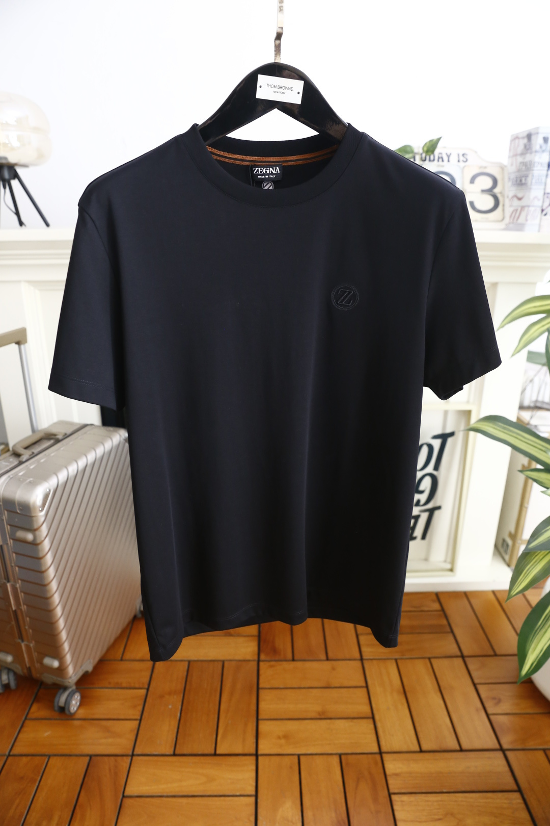 🔥杰尼亚.26夏季新品！时尚男士百搭简约短袖T恤，以极简设计诠释高端商务休闲美学，胸口点缀品牌标志性Z字