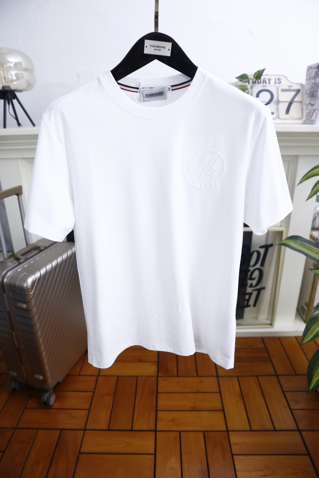 🔥蒙口.26夏季新品🆕时尚男士百搭圆领短袖T恤，延续品牌标志性极简美学，经典圆领搭配领口撞色织带，细节处