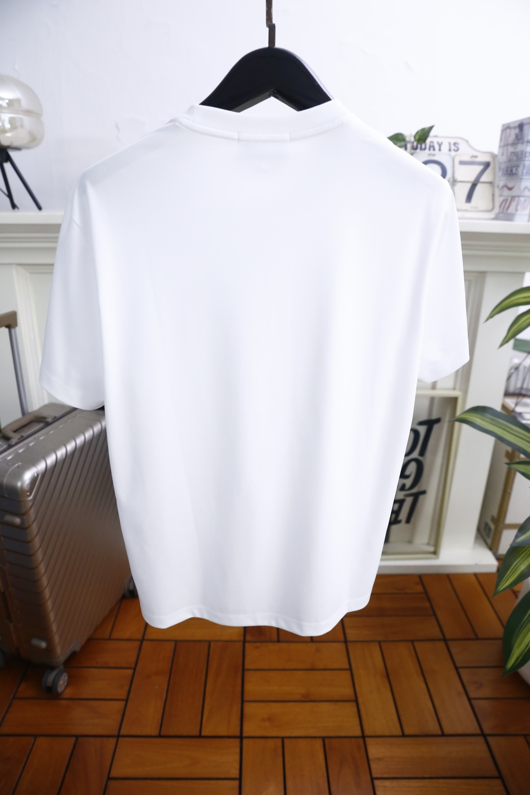 🔥蒙口.26夏季新品🆕时尚男士百搭圆领短袖T恤，延续品牌标志性极简美学，经典圆领搭配领口撞色织带，细节处