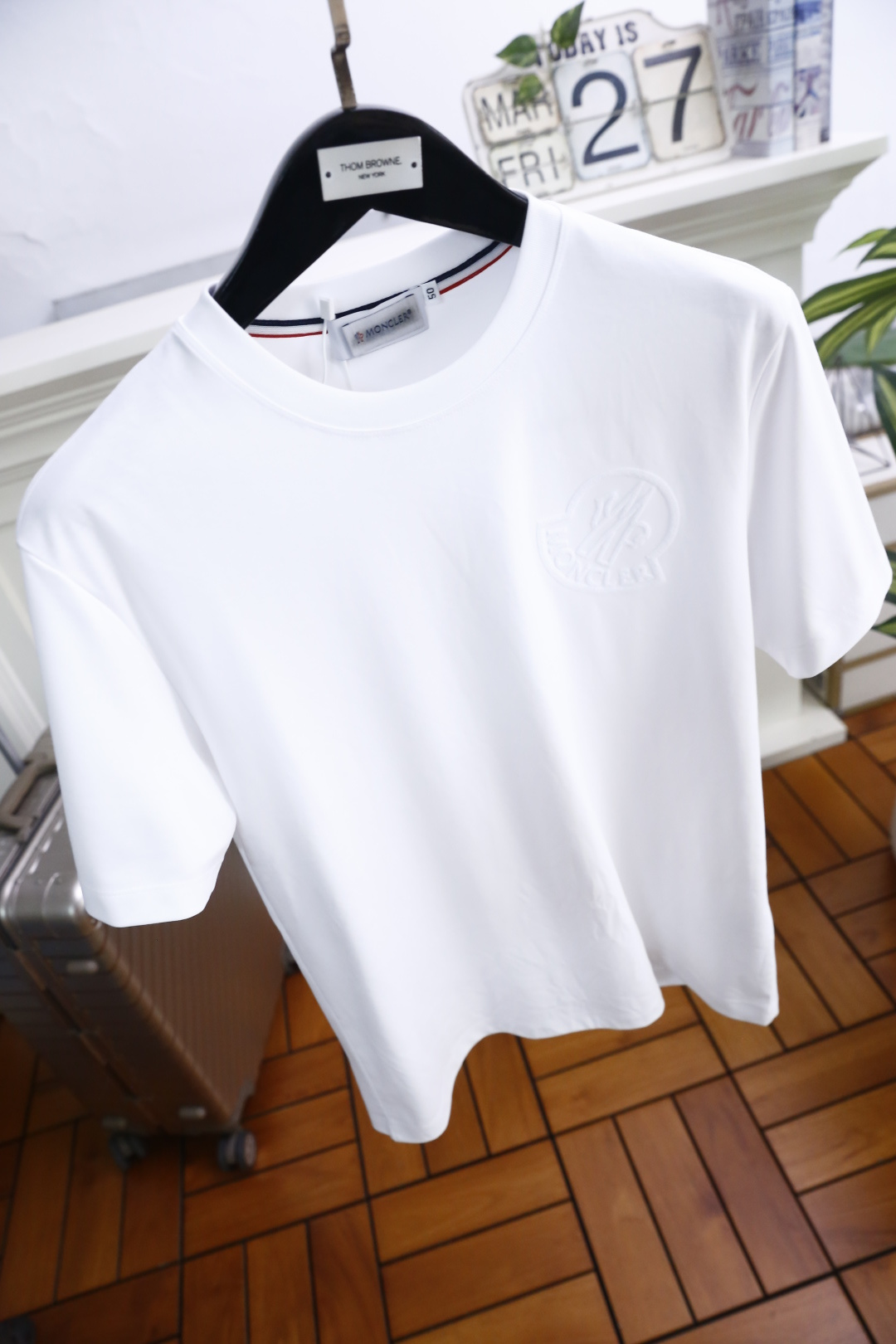 🔥蒙口.26夏季新品🆕时尚男士百搭圆领短袖T恤，延续品牌标志性极简美学，经典圆领搭配领口撞色织带，细节处